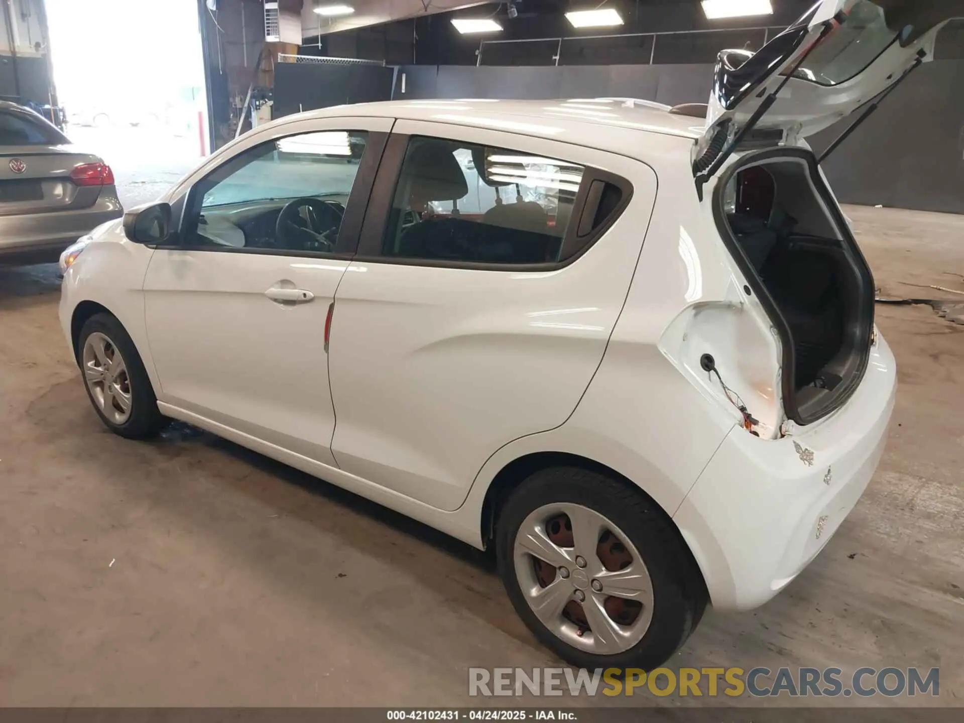 3 Photograph of a damaged car KL8CB6SA0LC423561 CHEVROLET SPARK 2020
