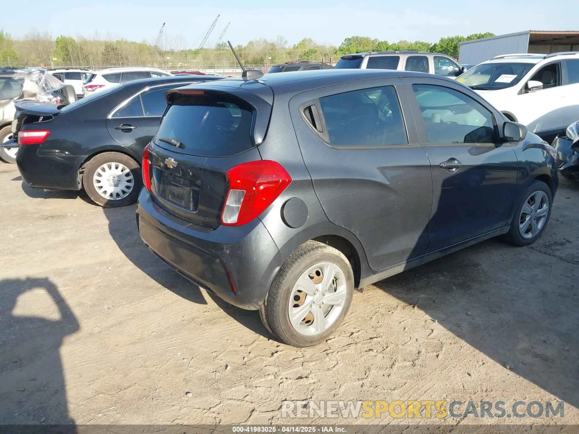 4 Photograph of a damaged car KL8CB6SA3LC412974 CHEVROLET SPARK 2020