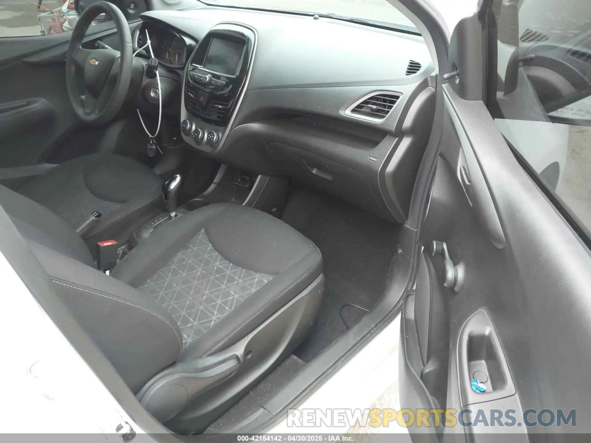 5 Photograph of a damaged car KL8CB6SA4LC403264 CHEVROLET SPARK 2020