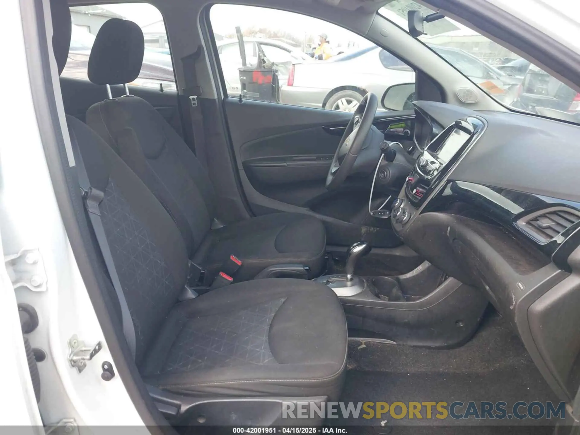 5 Photograph of a damaged car KL8CD6SA3LC447220 CHEVROLET SPARK 2020