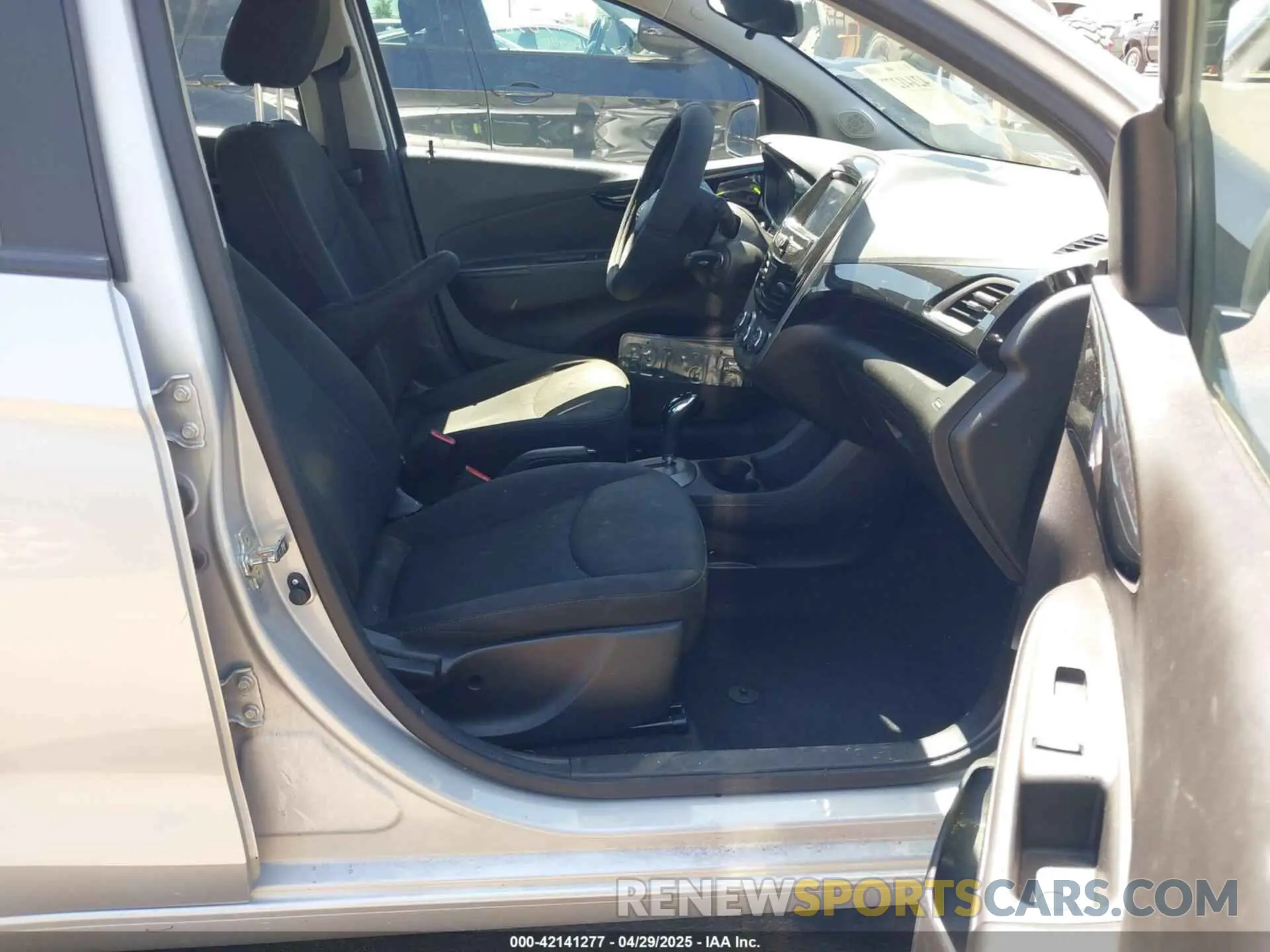 5 Photograph of a damaged car KL8CD6SA3LC448593 CHEVROLET SPARK 2020