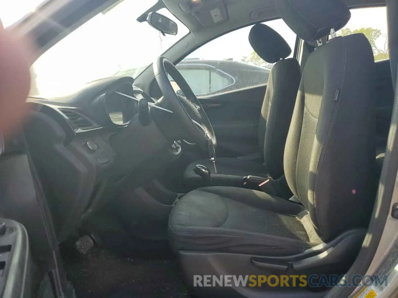 7 Photograph of a damaged car KL8CD6SA3LC465572 CHEVROLET SPARK 2020