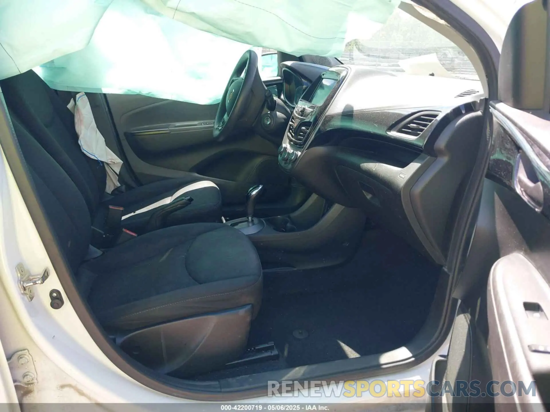 5 Photograph of a damaged car KL8CD6SA7LC419209 CHEVROLET SPARK 2020