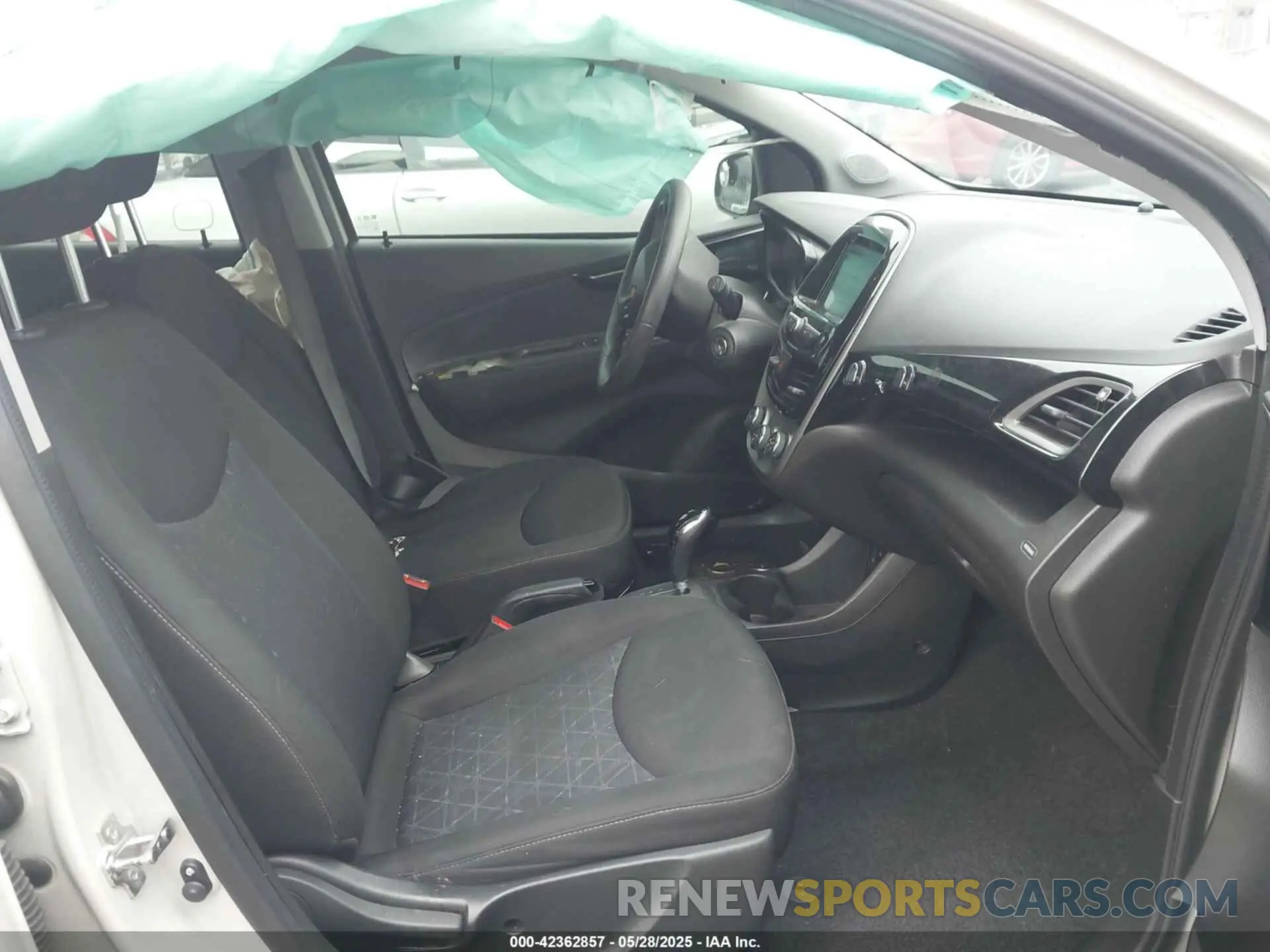5 Photograph of a damaged car KL8CD6SA8LC448282 CHEVROLET SPARK 2020