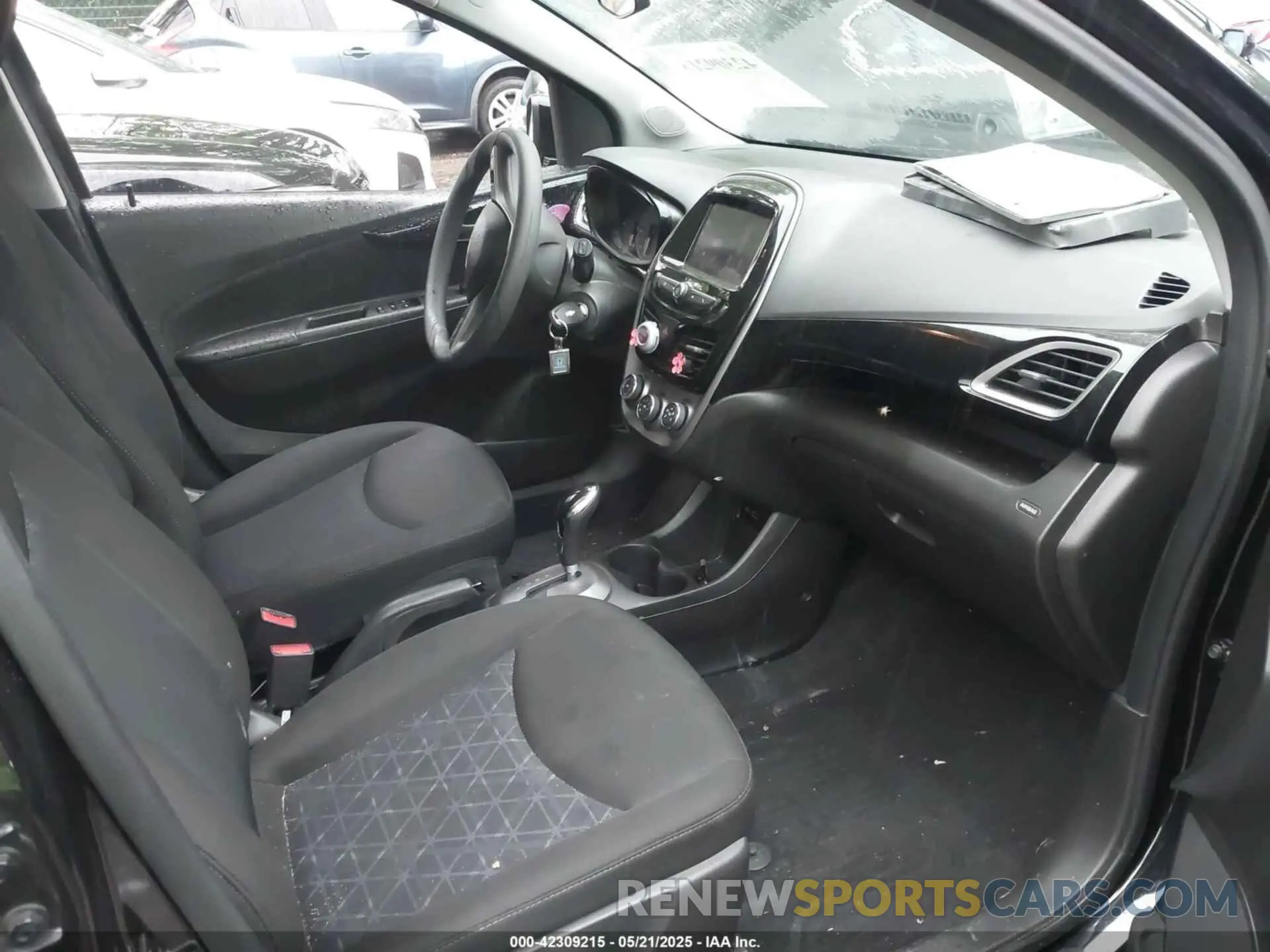 5 Photograph of a damaged car KL8CD6SA4MC704953 CHEVROLET SPARK 2021