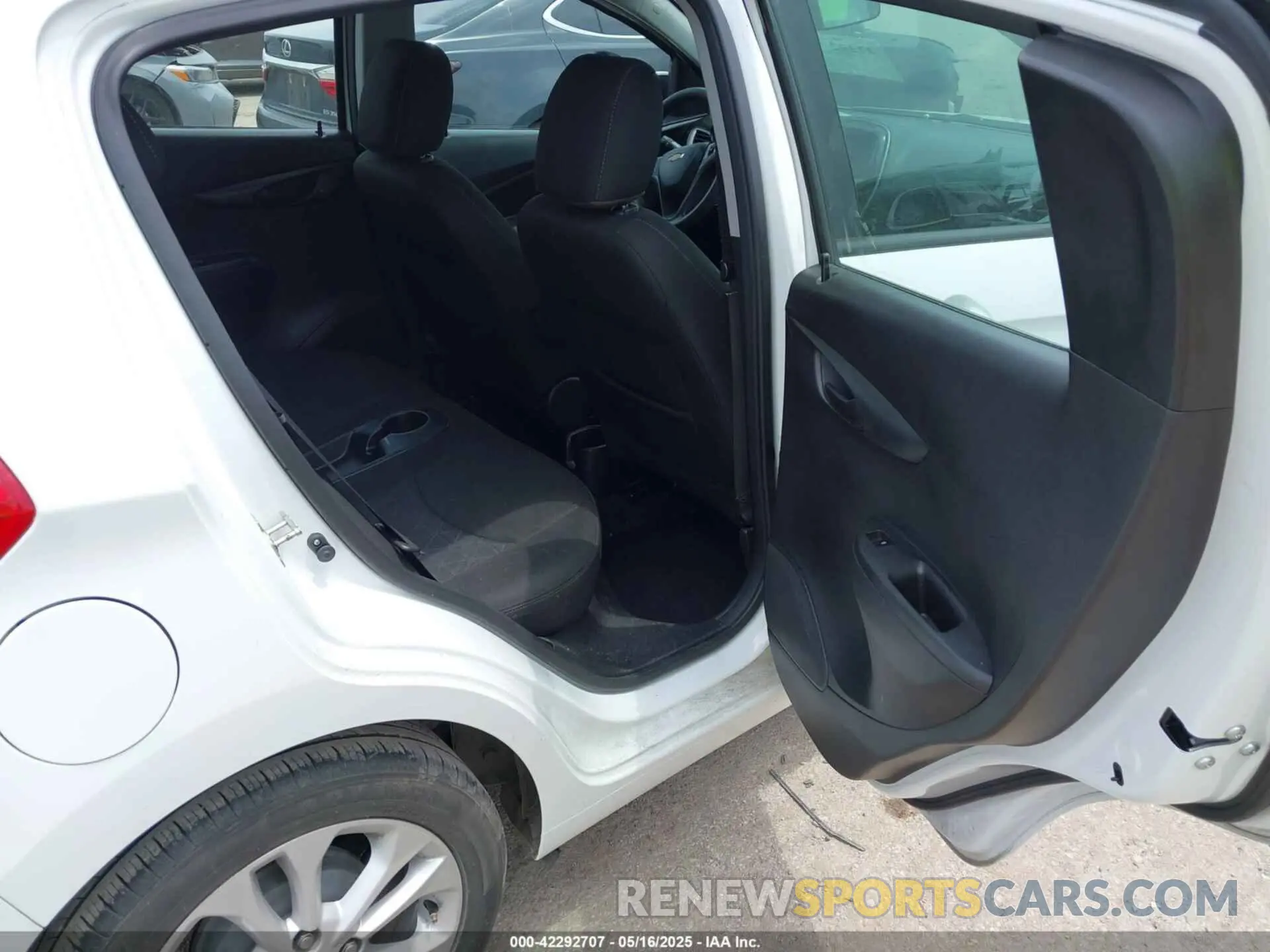 8 Photograph of a damaged car KL8CD6SA6MC730762 CHEVROLET SPARK 2021