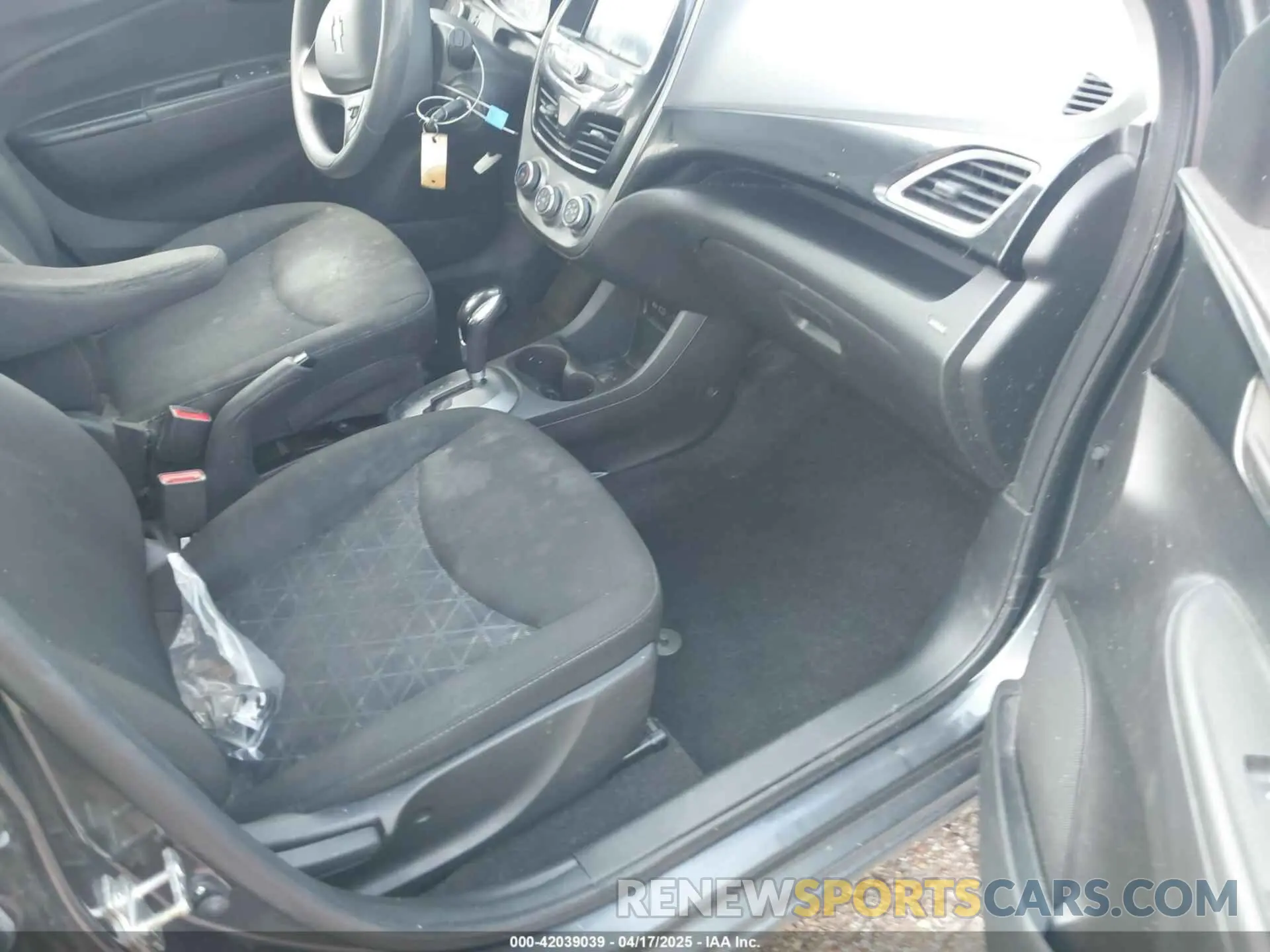 5 Photograph of a damaged car KL8CD6SA9MC729105 CHEVROLET SPARK 2021
