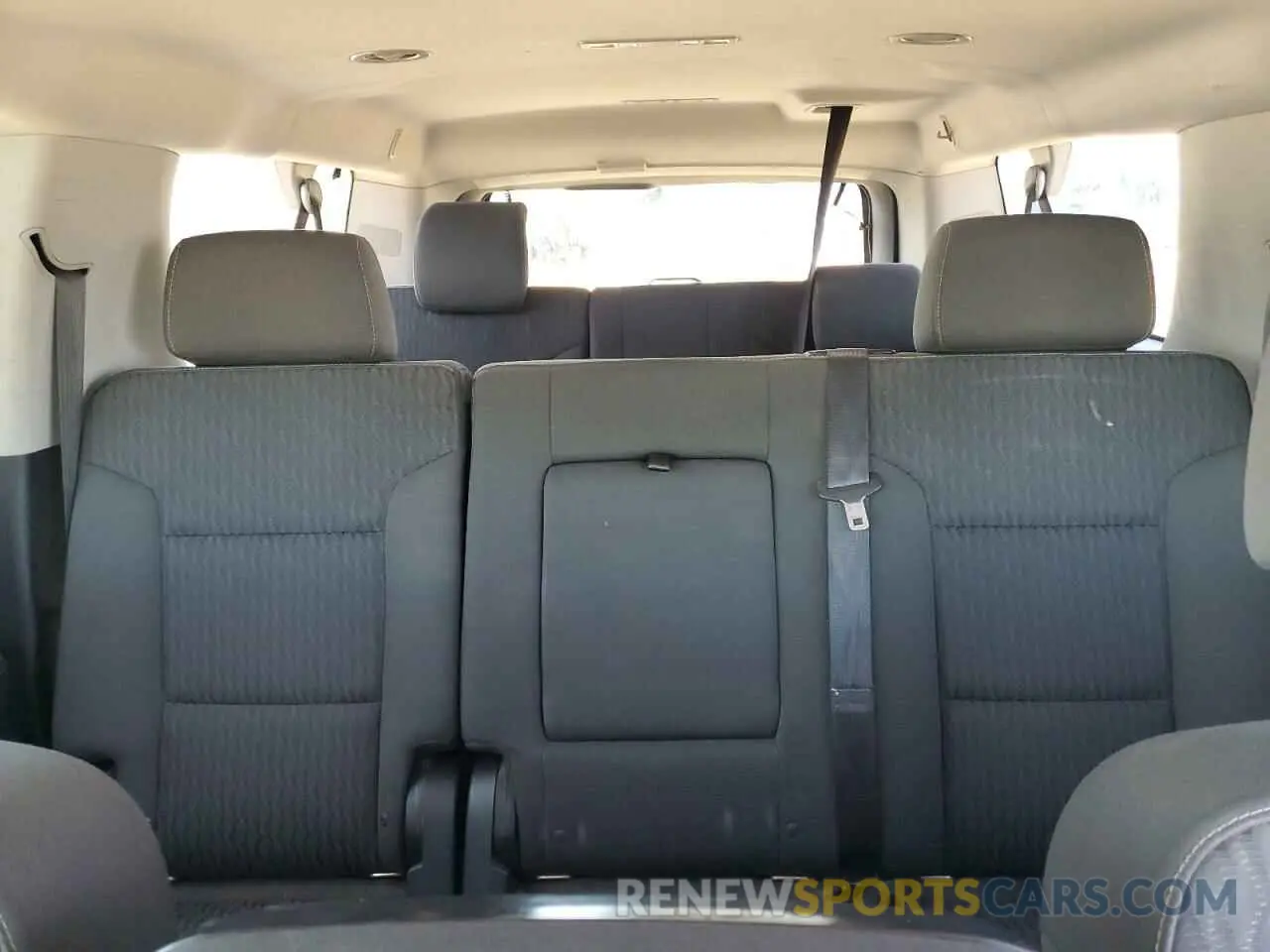 10 Photograph of a damaged car 1GNSCGECXKR208615 CHEVROLET SUBURBAN 2019