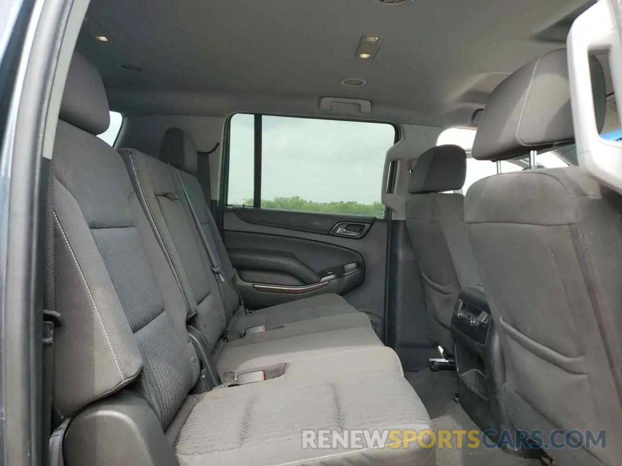 11 Photograph of a damaged car 1GNSCGKC9KR406106 CHEVROLET SUBURBAN 2019