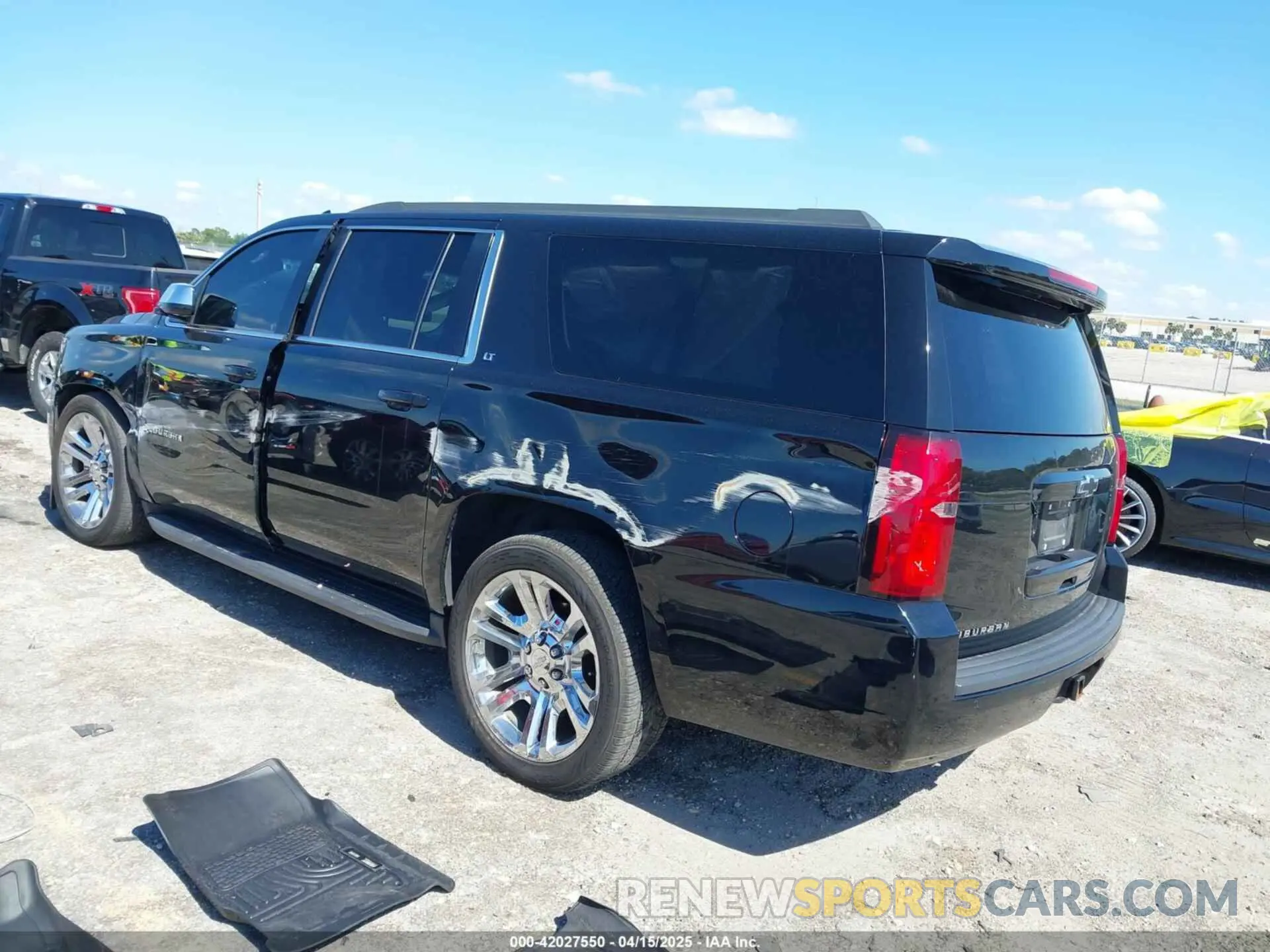 3 Photograph of a damaged car 1GNSCHKC0KR155143 CHEVROLET SUBURBAN 2019