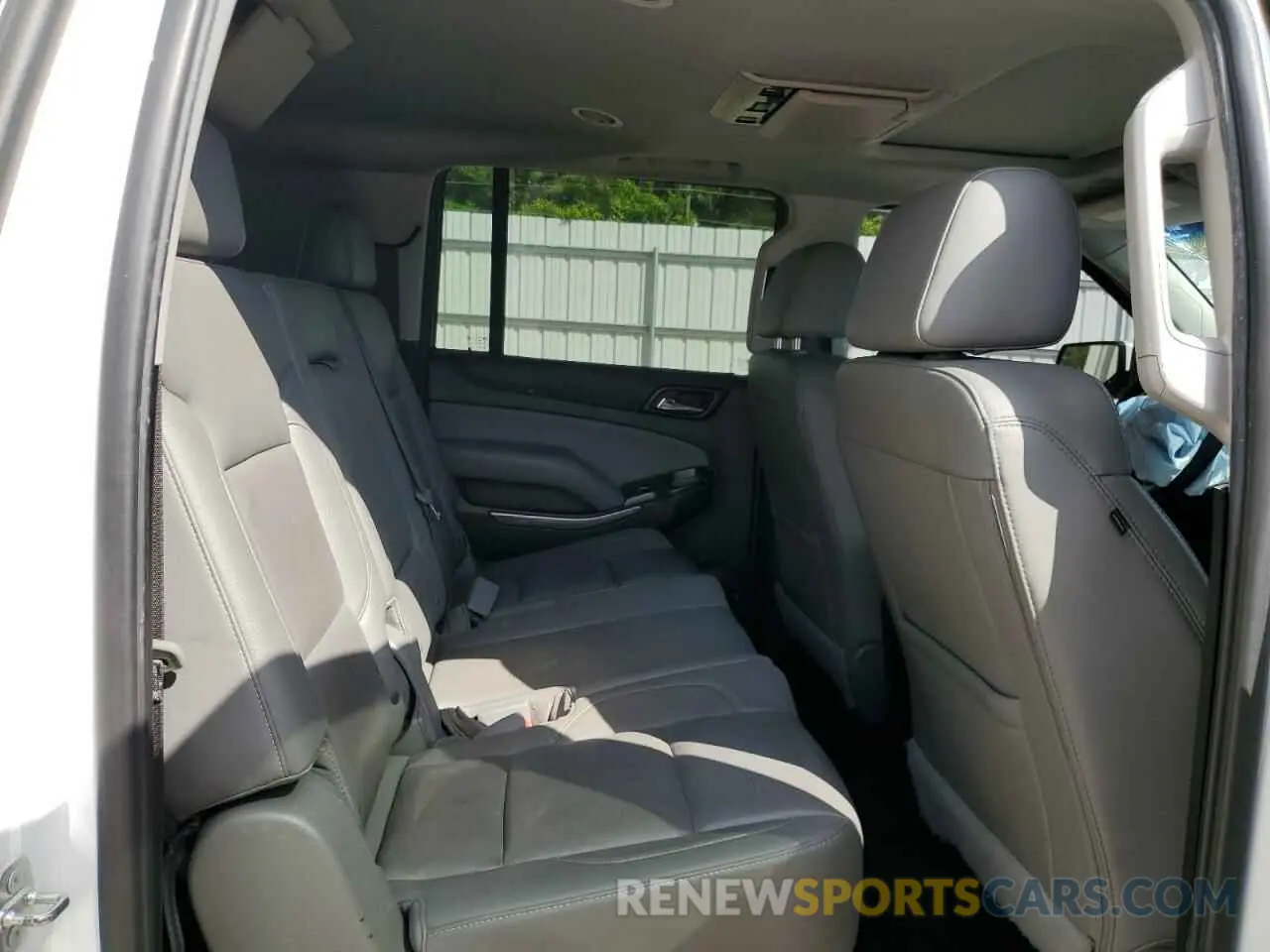 10 Photograph of a damaged car 1GNSCHKC1KR359255 CHEVROLET SUBURBAN 2019