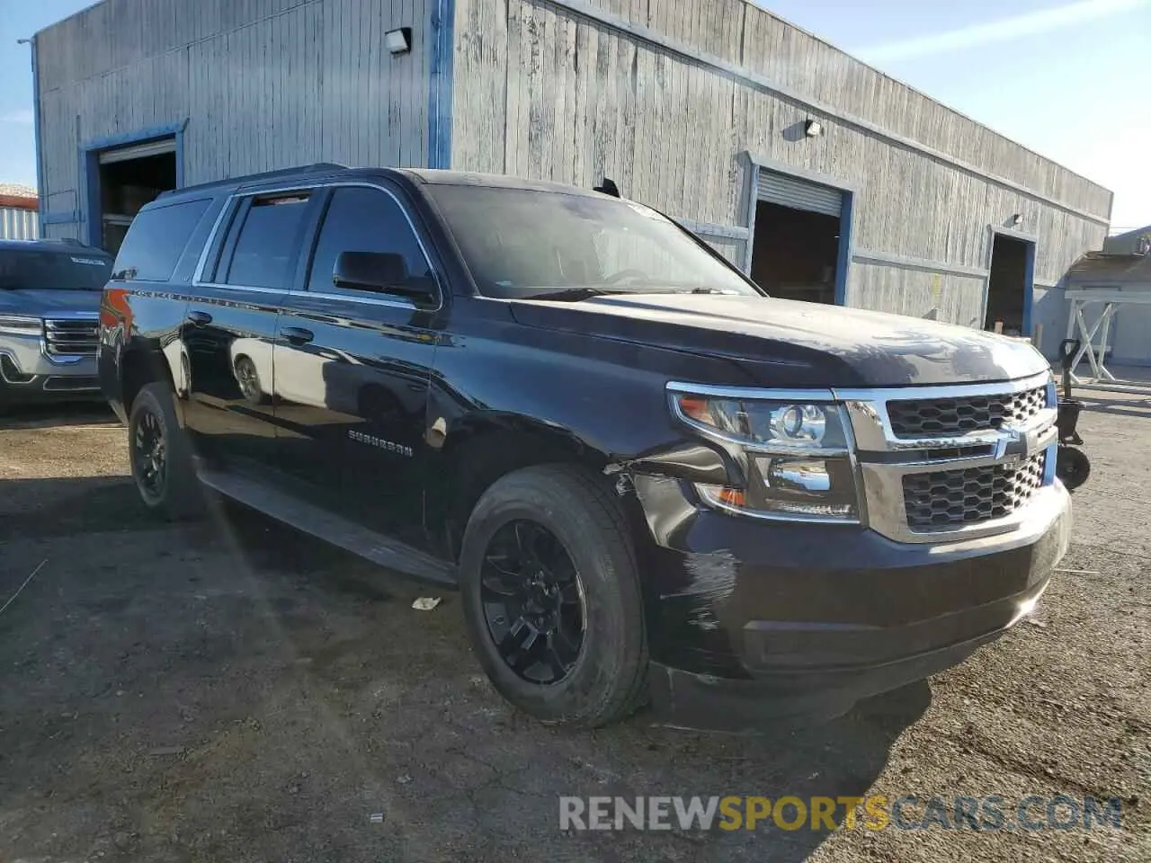 4 Photograph of a damaged car 1GNSCHKC2KR121270 CHEVROLET SUBURBAN 2019