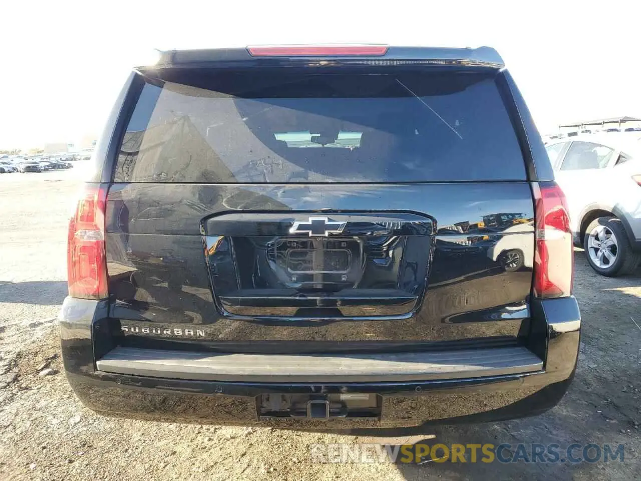 6 Photograph of a damaged car 1GNSCHKC2KR121270 CHEVROLET SUBURBAN 2019