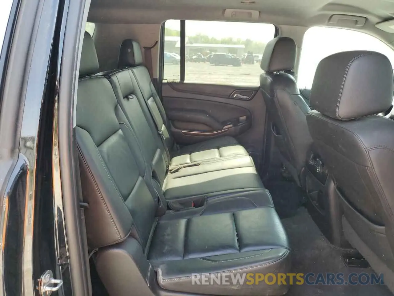 11 Photograph of a damaged car 1GNSCHKC2KR167309 CHEVROLET SUBURBAN 2019