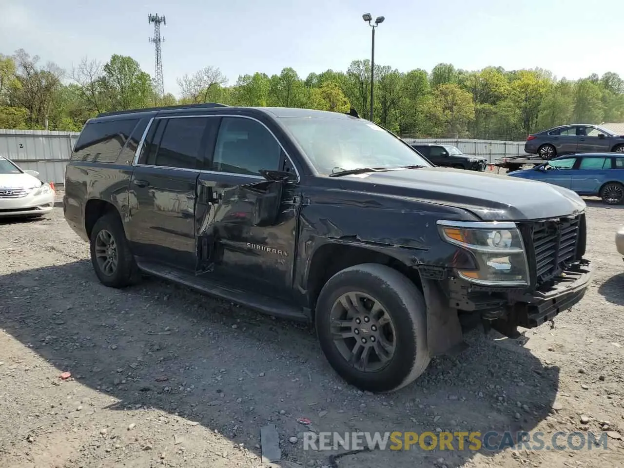 4 Photograph of a damaged car 1GNSCHKC2KR167309 CHEVROLET SUBURBAN 2019
