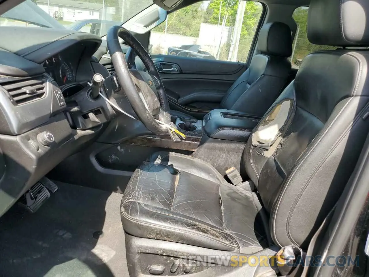 7 Photograph of a damaged car 1GNSCHKC2KR167309 CHEVROLET SUBURBAN 2019
