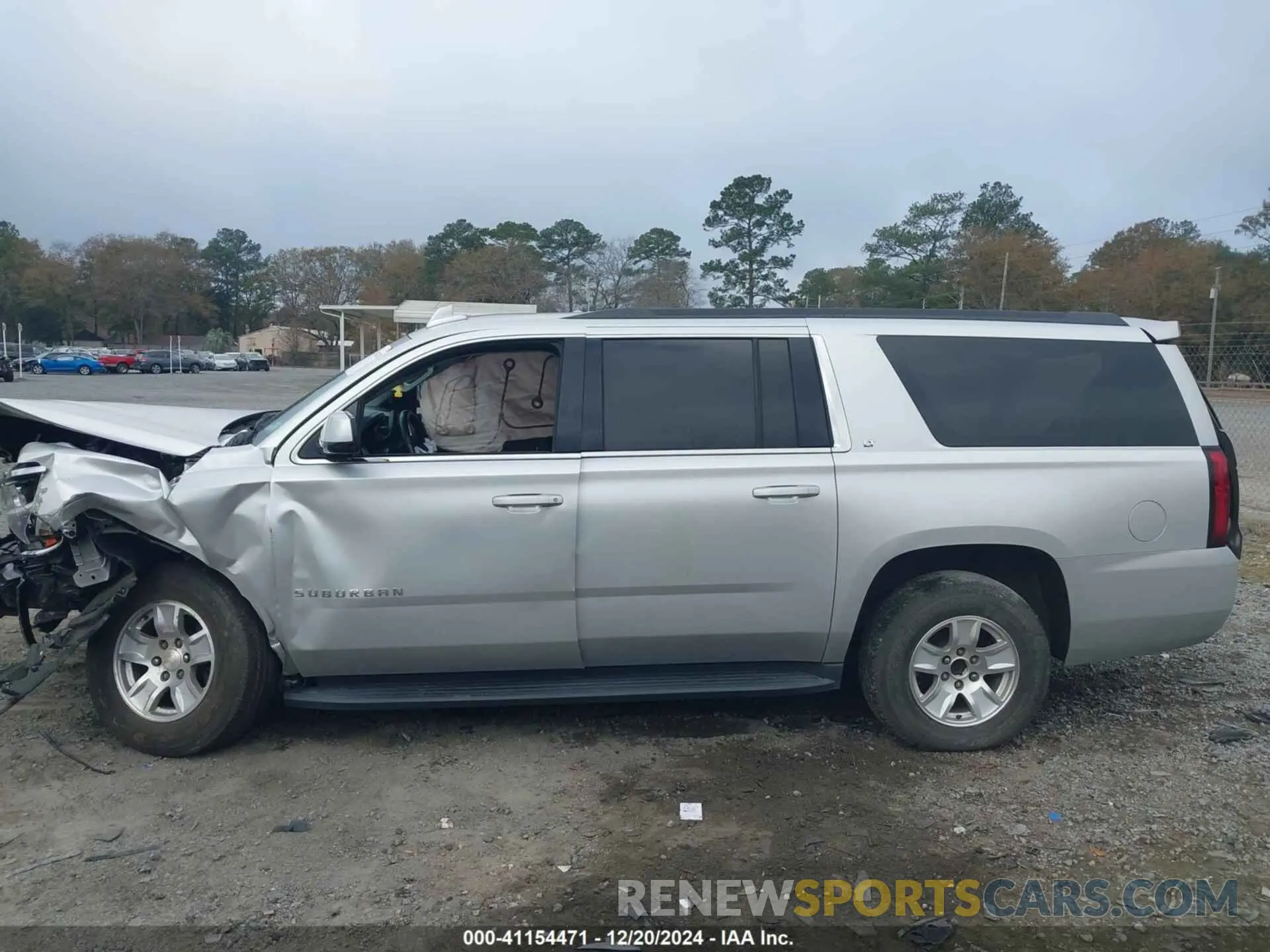 14 Photograph of a damaged car 1GNSCHKC2KR353108 CHEVROLET SUBURBAN 2019