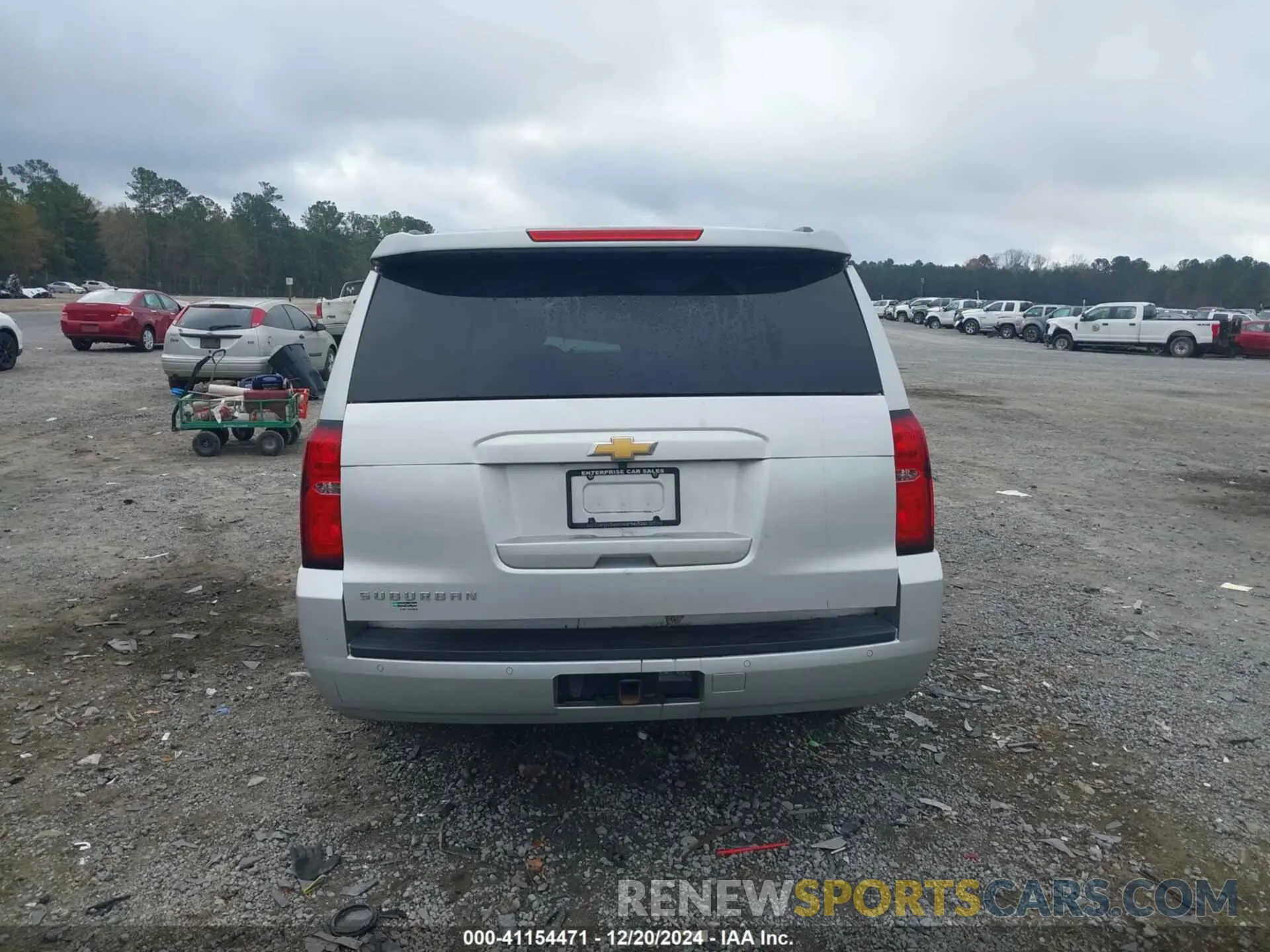 16 Photograph of a damaged car 1GNSCHKC2KR353108 CHEVROLET SUBURBAN 2019