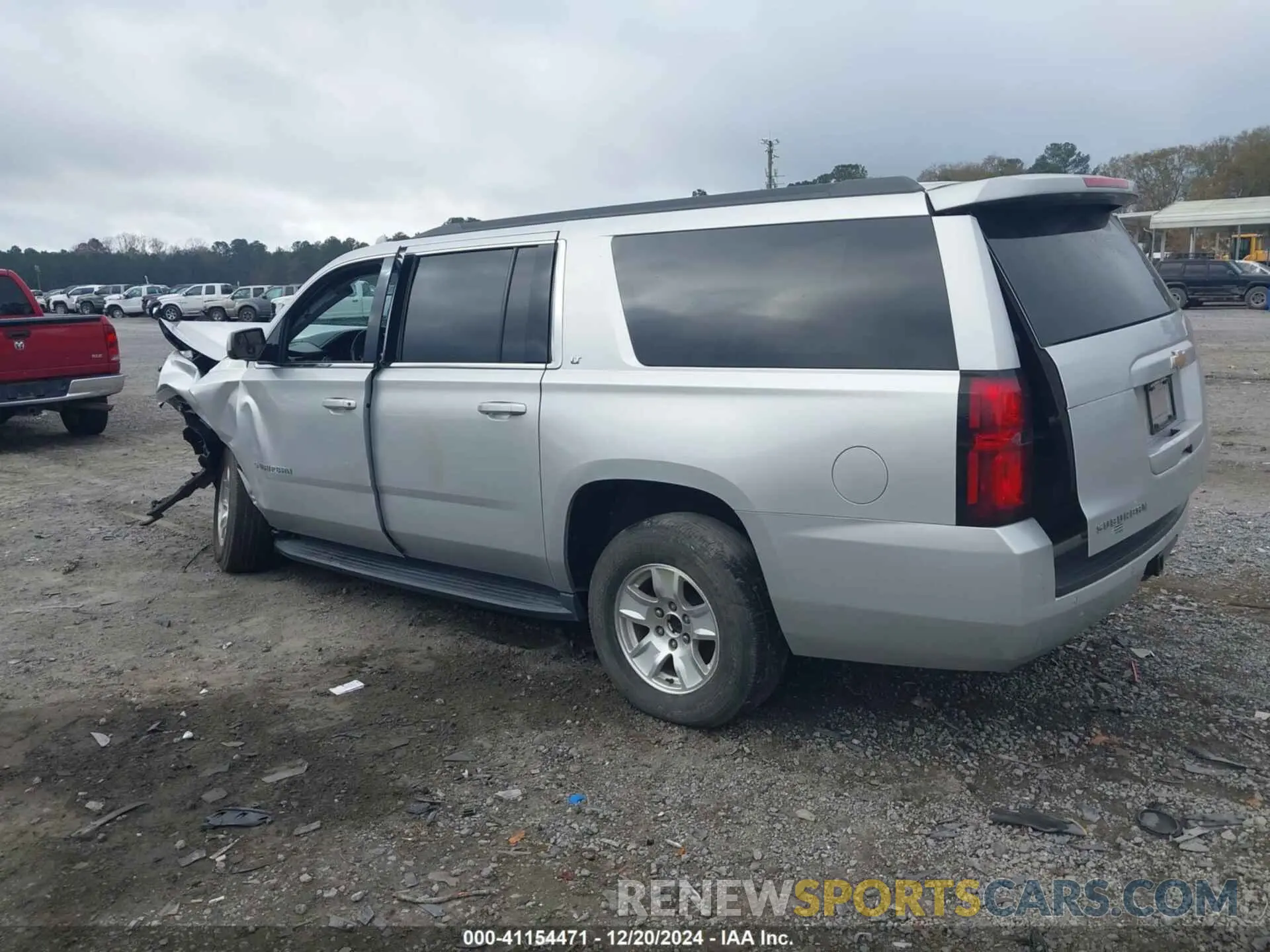 3 Photograph of a damaged car 1GNSCHKC2KR353108 CHEVROLET SUBURBAN 2019