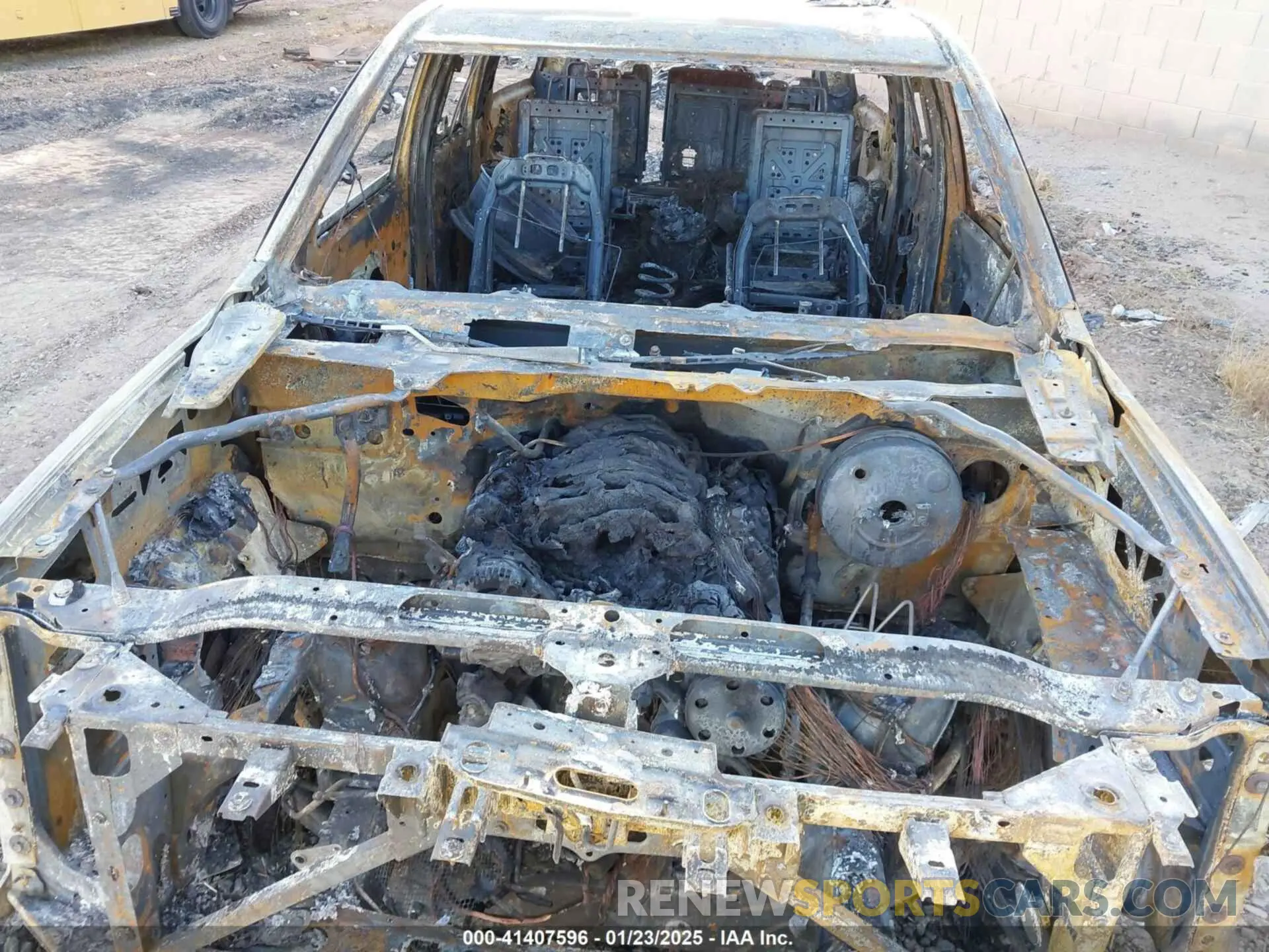 10 Photograph of a damaged car 1GNSCHKC2KR395939 CHEVROLET SUBURBAN 2019