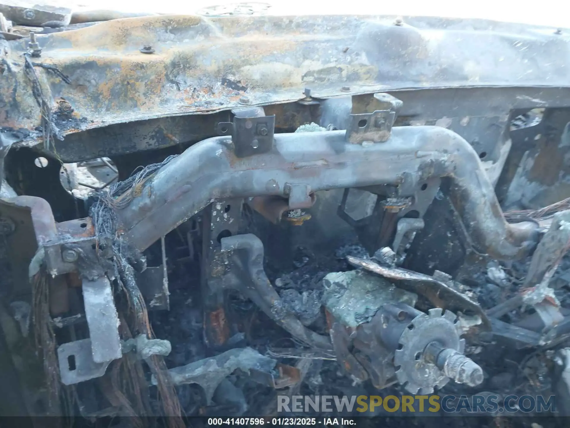 14 Photograph of a damaged car 1GNSCHKC2KR395939 CHEVROLET SUBURBAN 2019