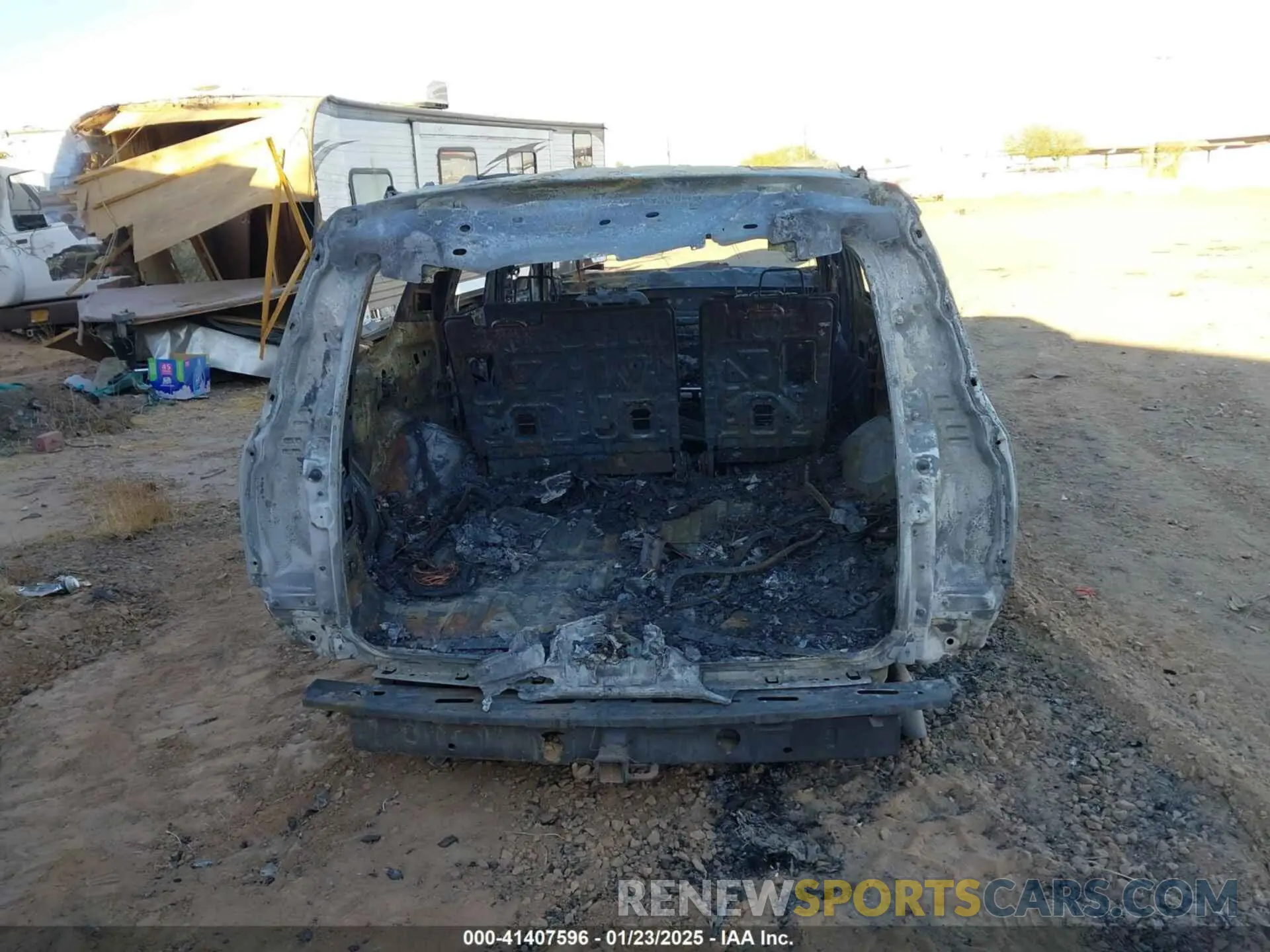 15 Photograph of a damaged car 1GNSCHKC2KR395939 CHEVROLET SUBURBAN 2019
