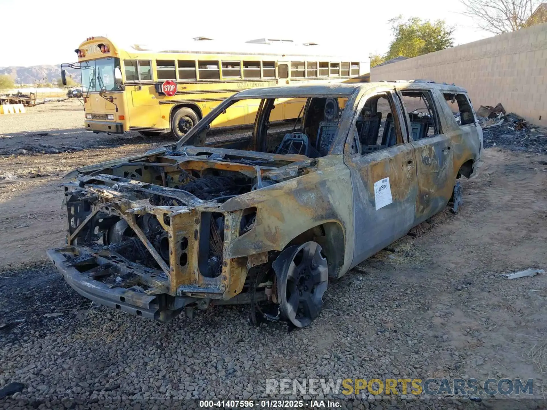 2 Photograph of a damaged car 1GNSCHKC2KR395939 CHEVROLET SUBURBAN 2019