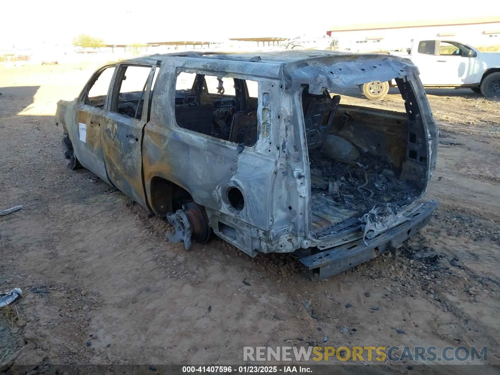 3 Photograph of a damaged car 1GNSCHKC2KR395939 CHEVROLET SUBURBAN 2019