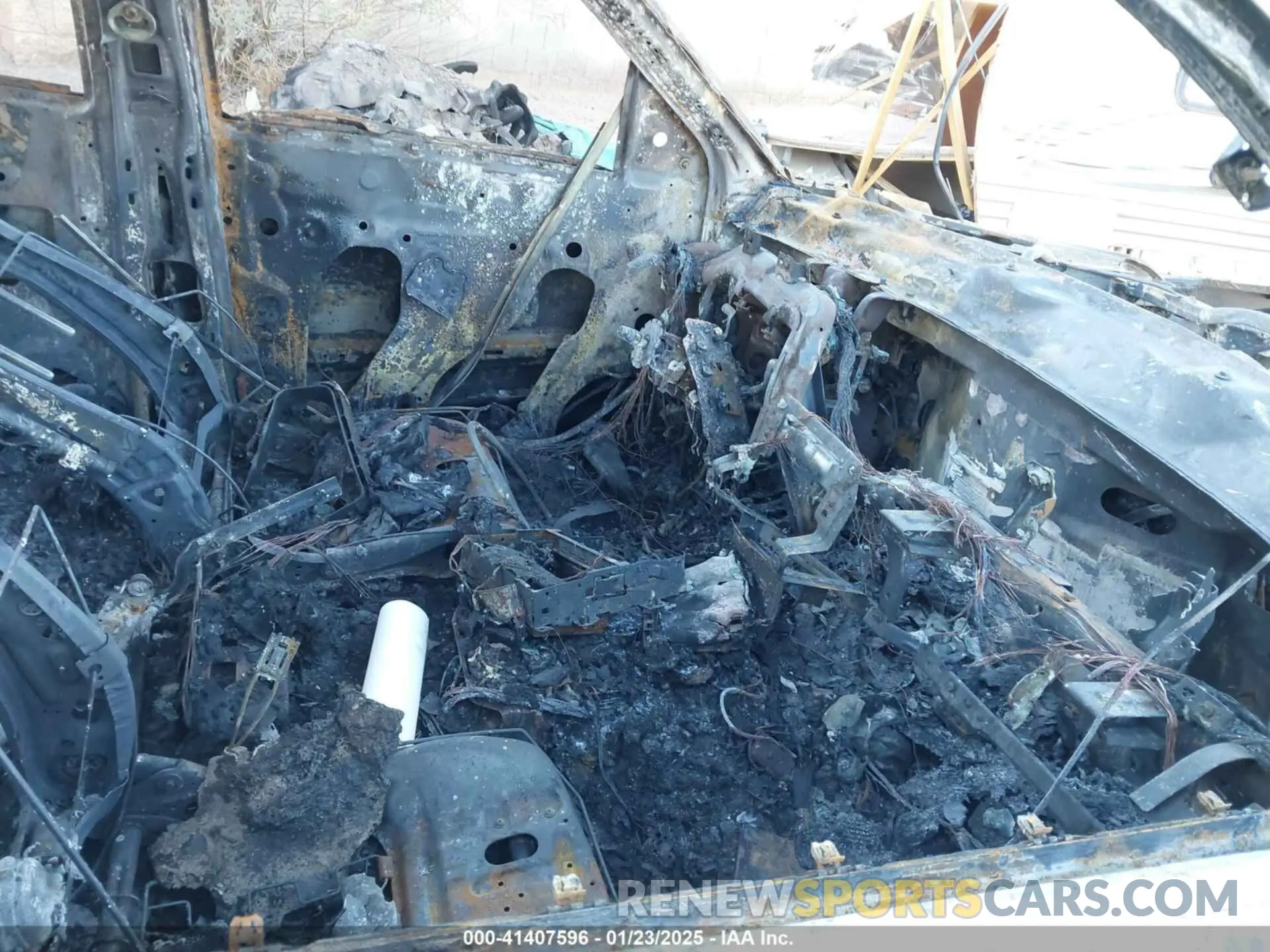 5 Photograph of a damaged car 1GNSCHKC2KR395939 CHEVROLET SUBURBAN 2019