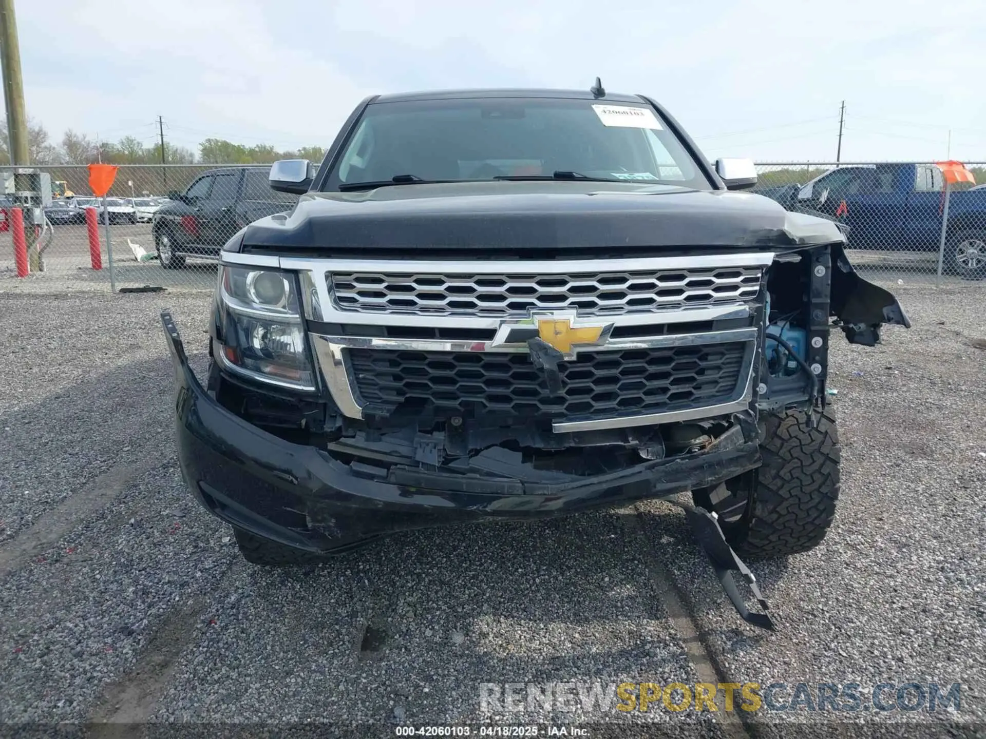 12 Photograph of a damaged car 1GNSCHKC2KR408575 CHEVROLET SUBURBAN 2019