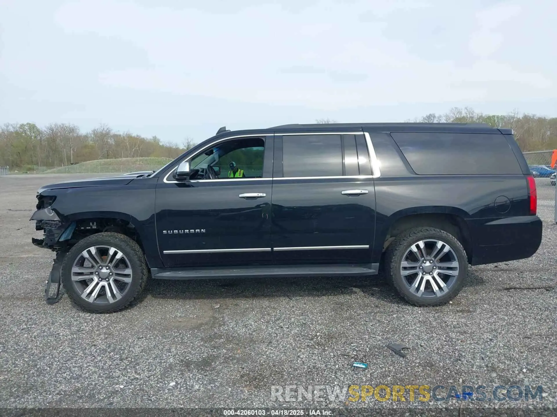 14 Photograph of a damaged car 1GNSCHKC2KR408575 CHEVROLET SUBURBAN 2019