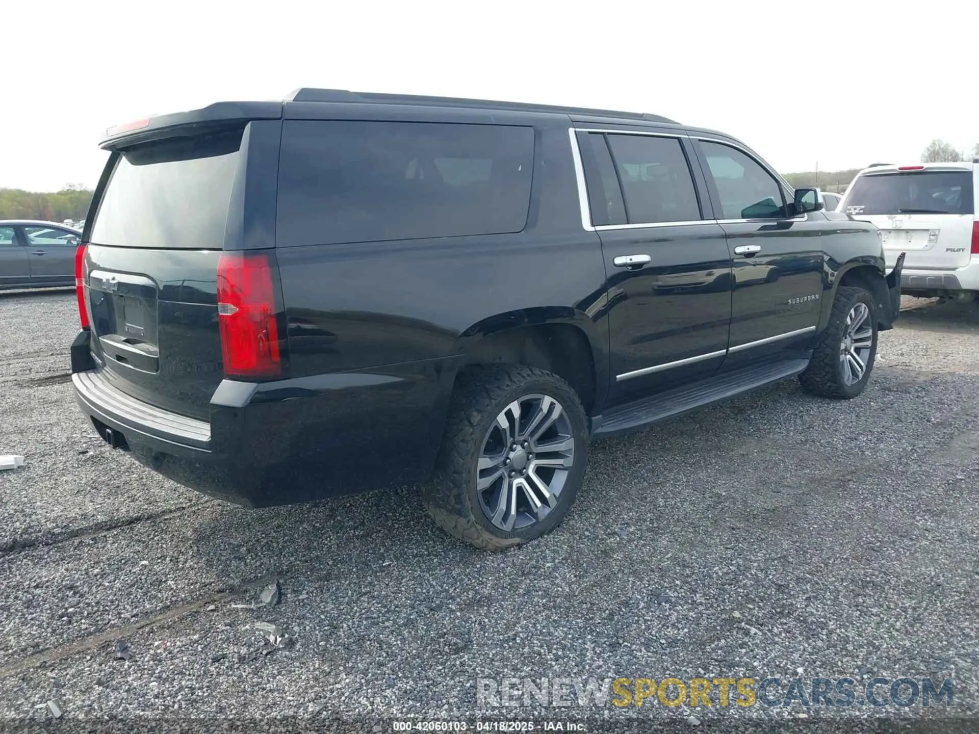4 Photograph of a damaged car 1GNSCHKC2KR408575 CHEVROLET SUBURBAN 2019