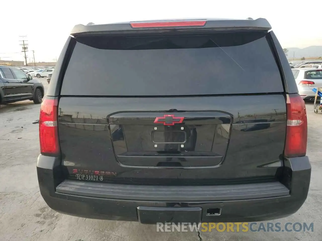 6 Photograph of a damaged car 1GNSCHKC3KR128244 CHEVROLET SUBURBAN 2019