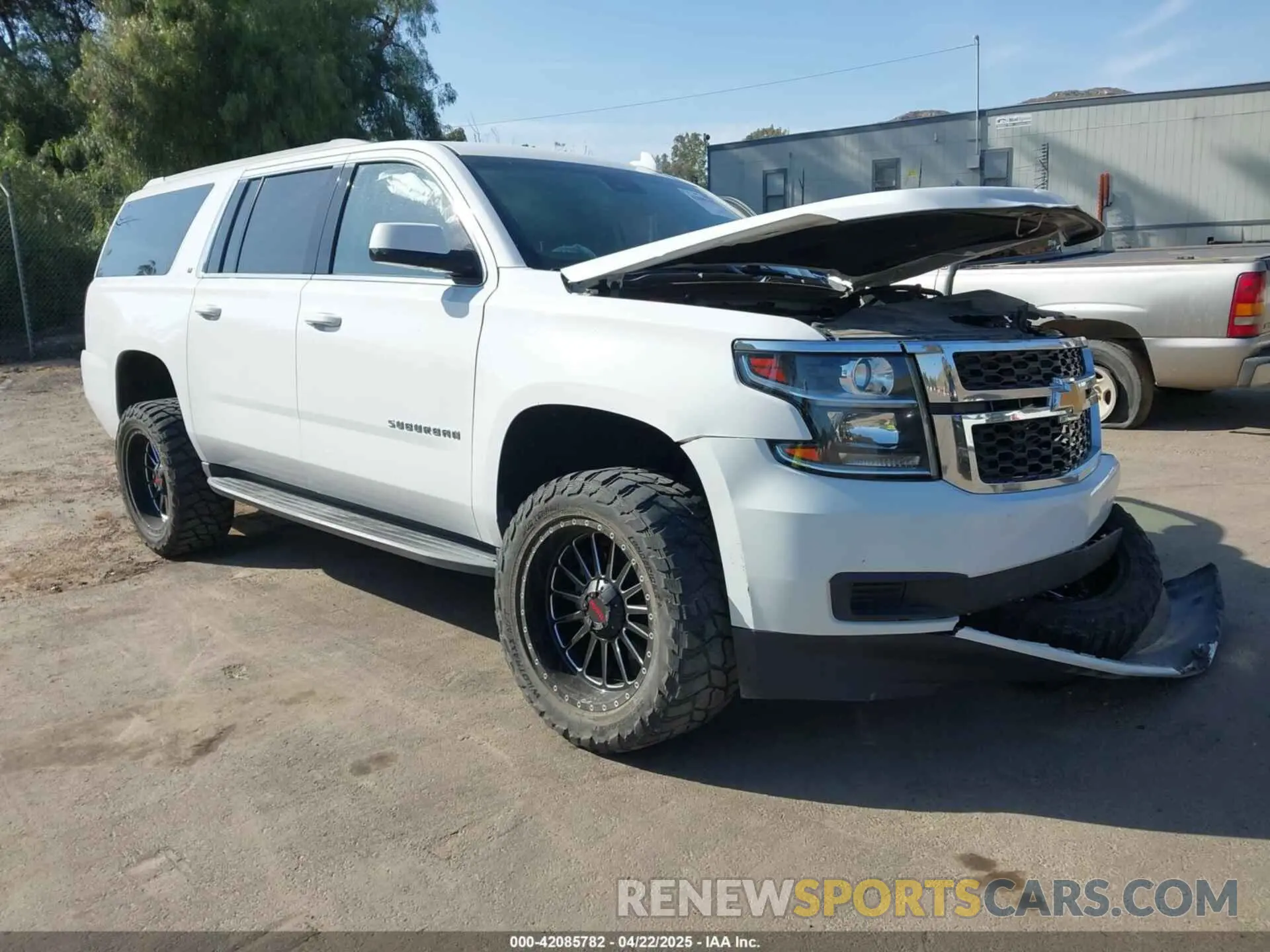 1 Photograph of a damaged car 1GNSCHKC3KR206425 CHEVROLET SUBURBAN 2019