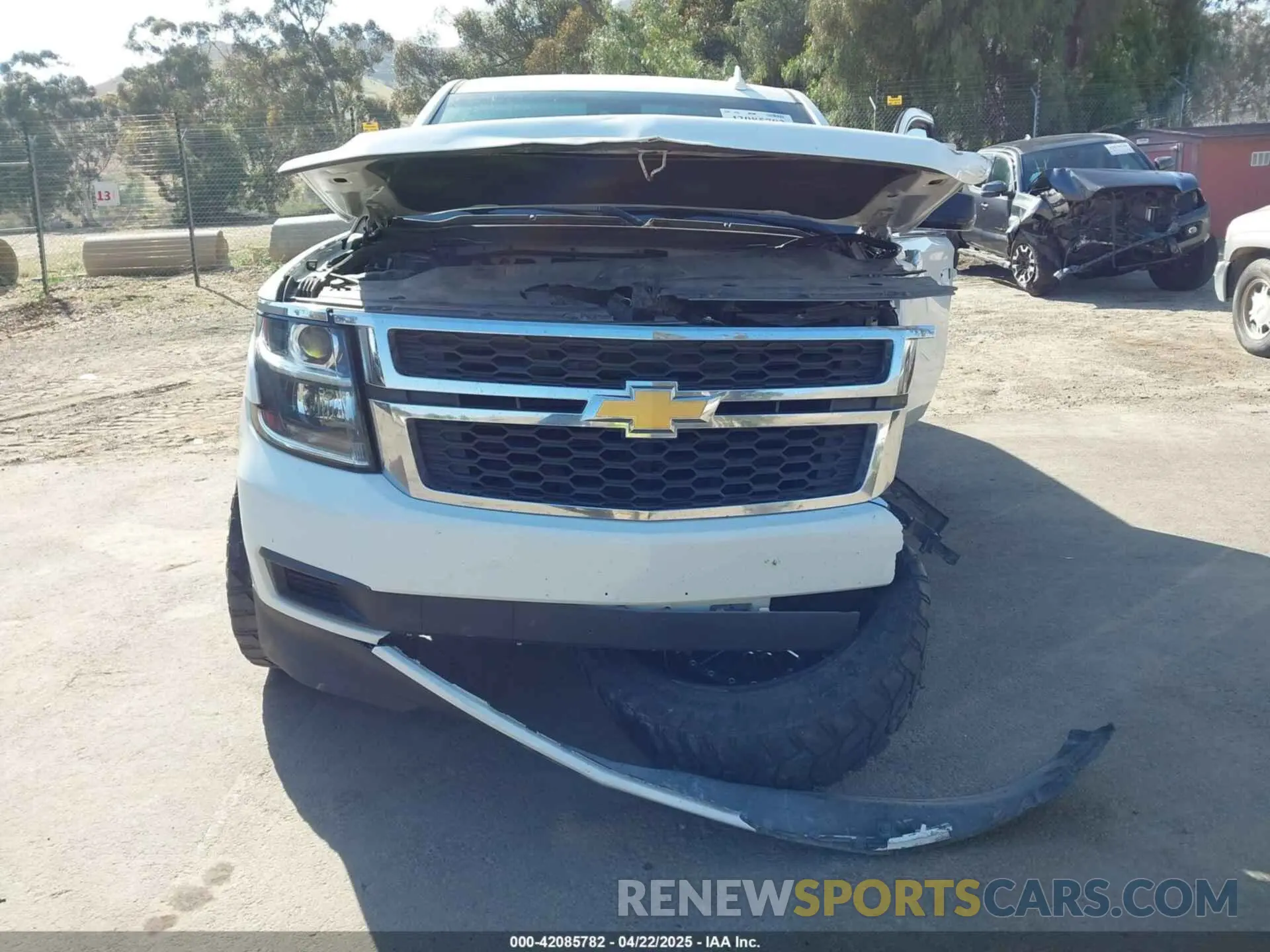 12 Photograph of a damaged car 1GNSCHKC3KR206425 CHEVROLET SUBURBAN 2019