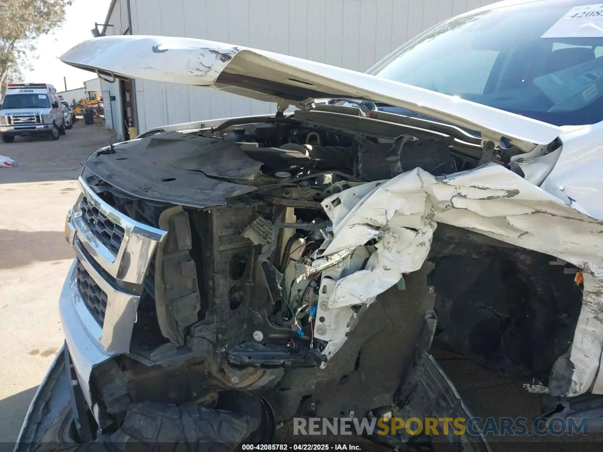 6 Photograph of a damaged car 1GNSCHKC3KR206425 CHEVROLET SUBURBAN 2019