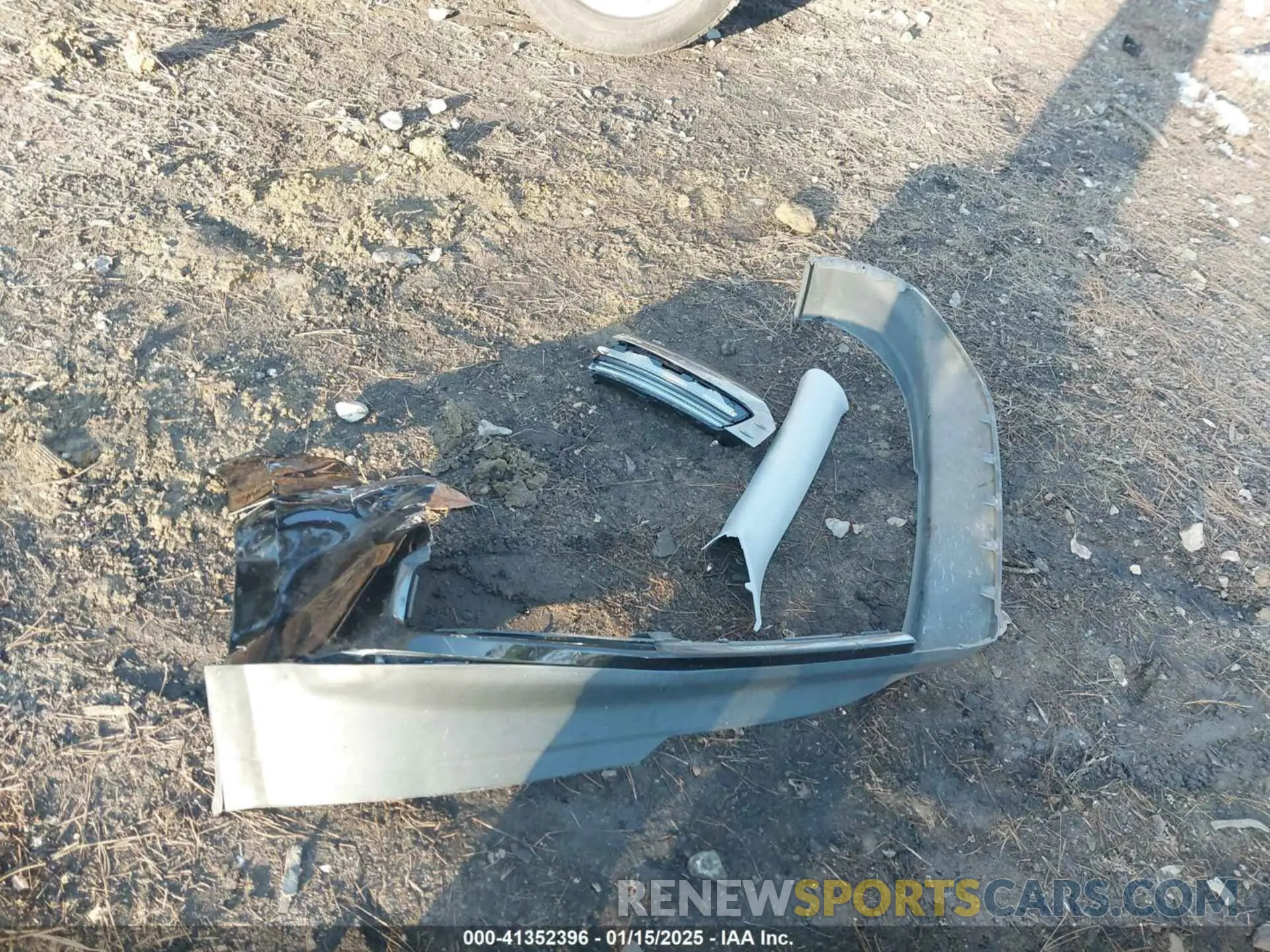 12 Photograph of a damaged car 1GNSCHKC4KR143321 CHEVROLET SUBURBAN 2019