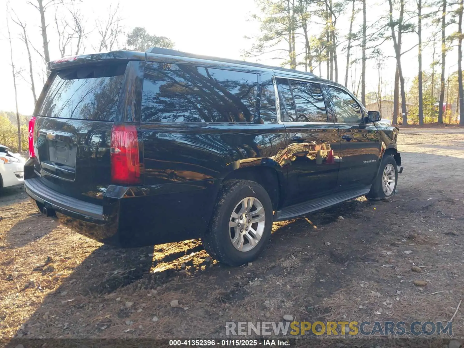 4 Photograph of a damaged car 1GNSCHKC4KR143321 CHEVROLET SUBURBAN 2019