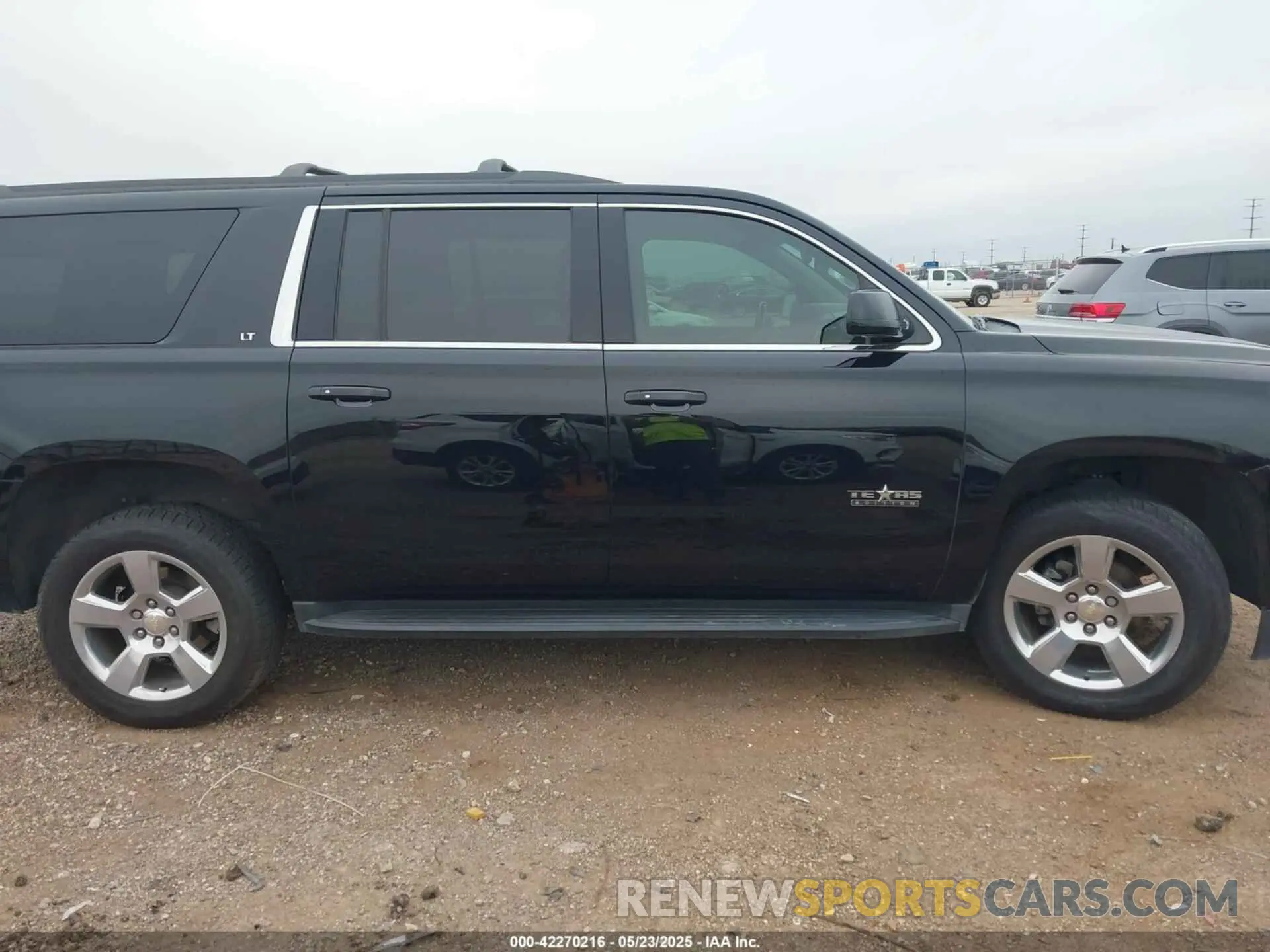 13 Photograph of a damaged car 1GNSCHKC4KR193880 CHEVROLET SUBURBAN 2019