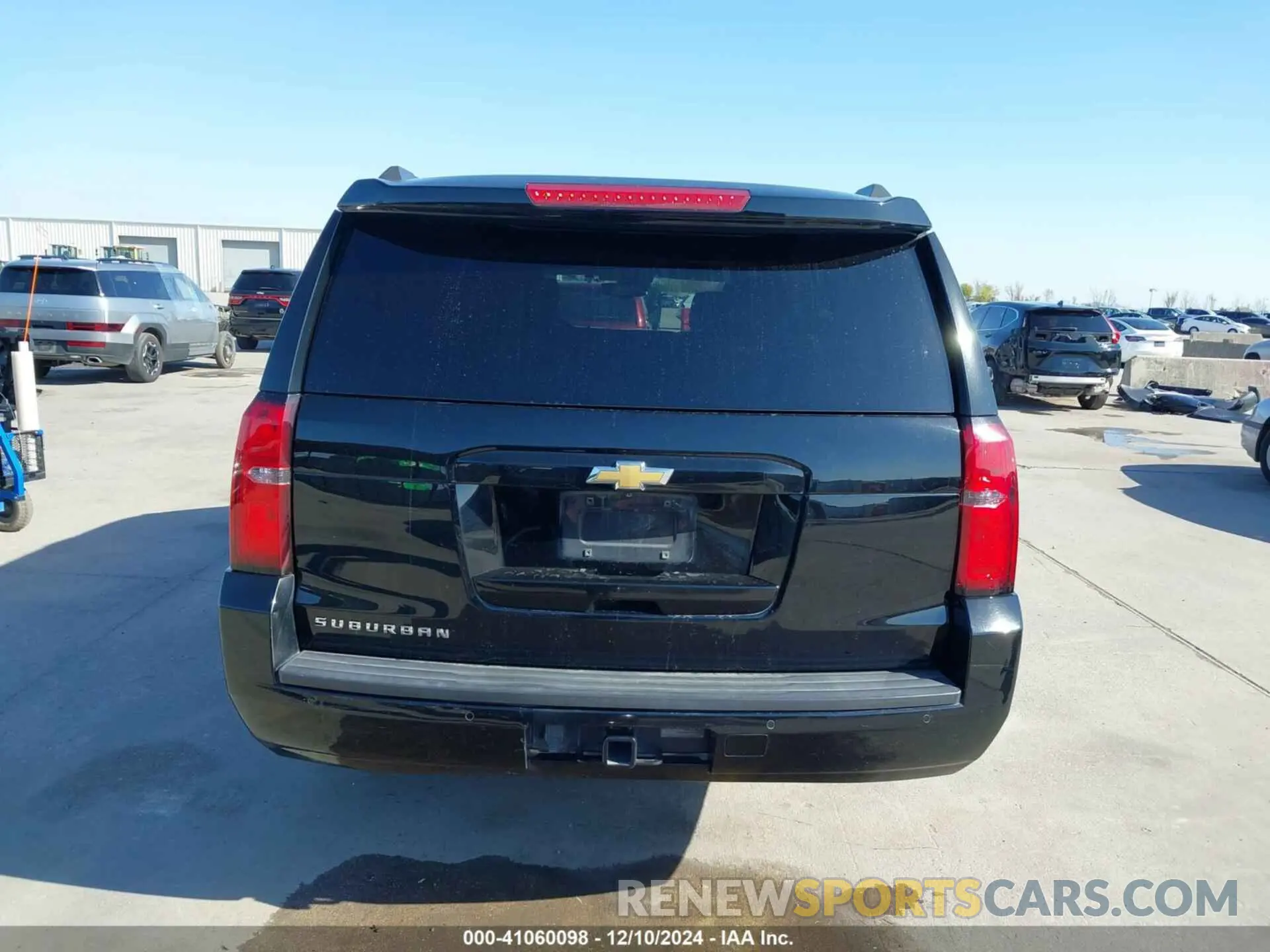 16 Photograph of a damaged car 1GNSCHKC5KR192740 CHEVROLET SUBURBAN 2019