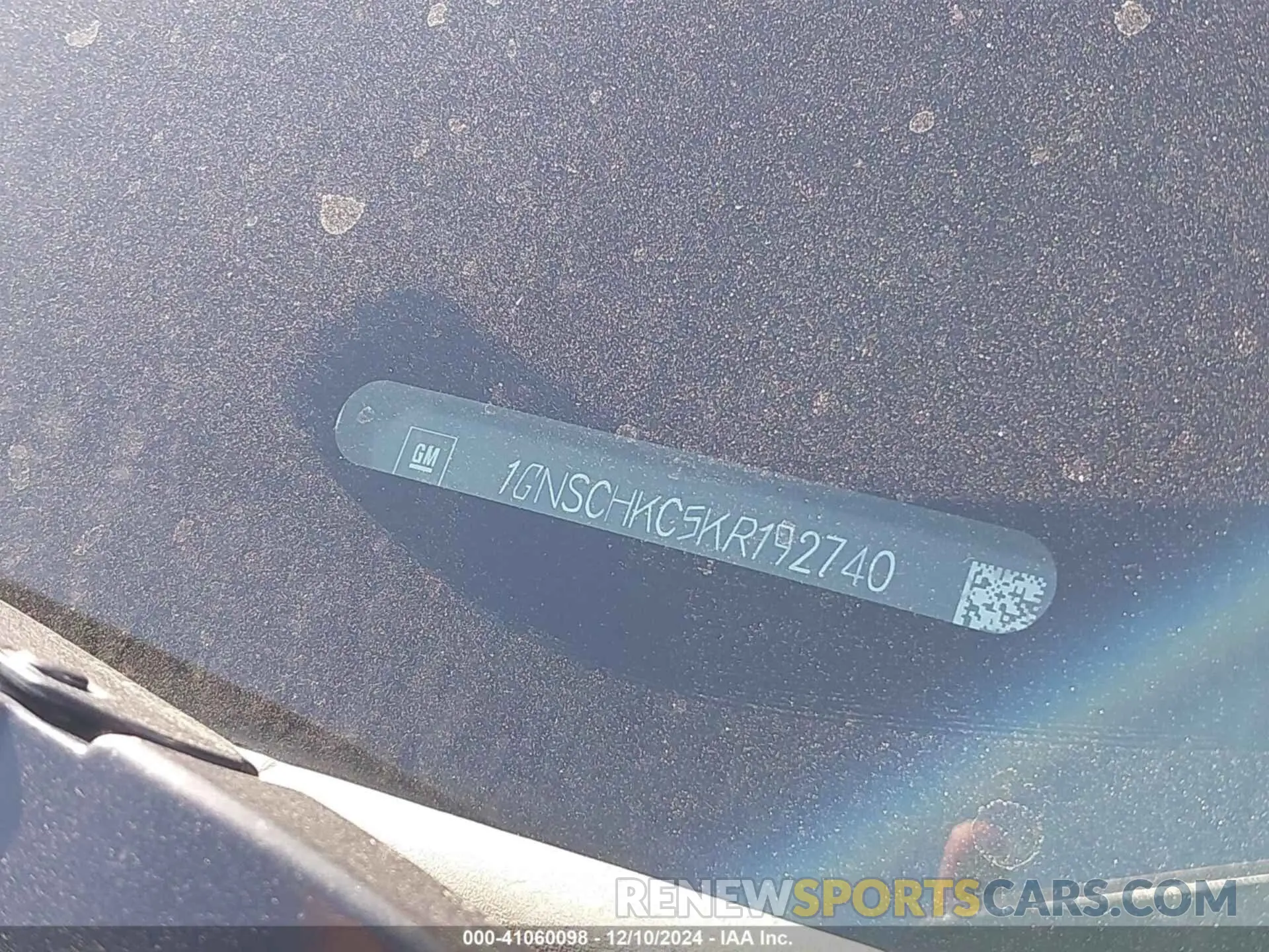 17 Photograph of a damaged car 1GNSCHKC5KR192740 CHEVROLET SUBURBAN 2019