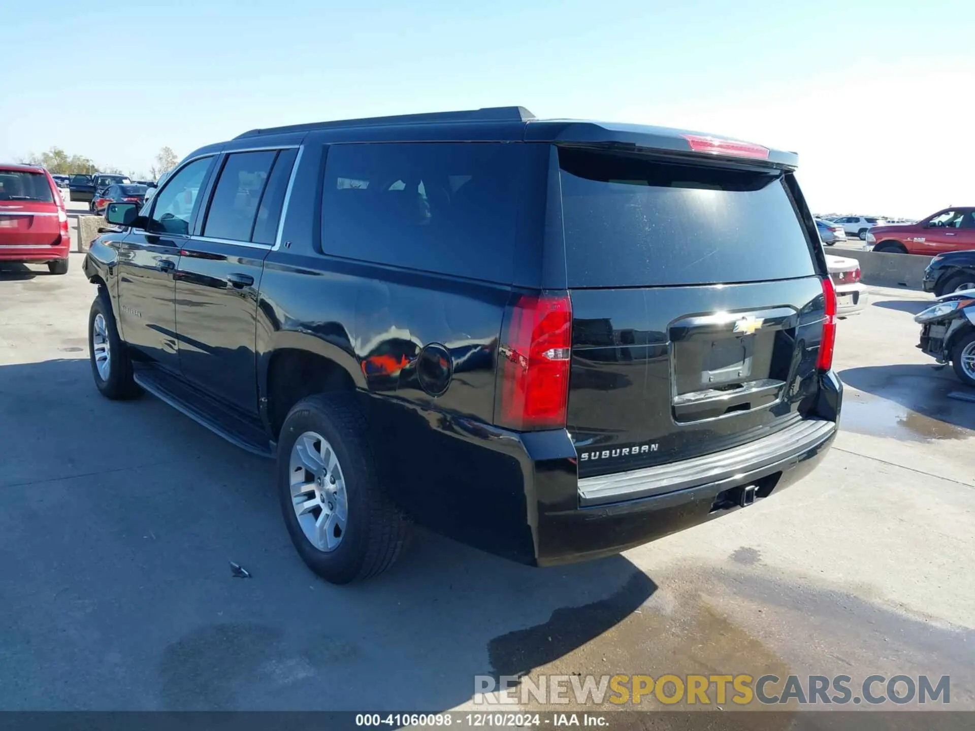 3 Photograph of a damaged car 1GNSCHKC5KR192740 CHEVROLET SUBURBAN 2019