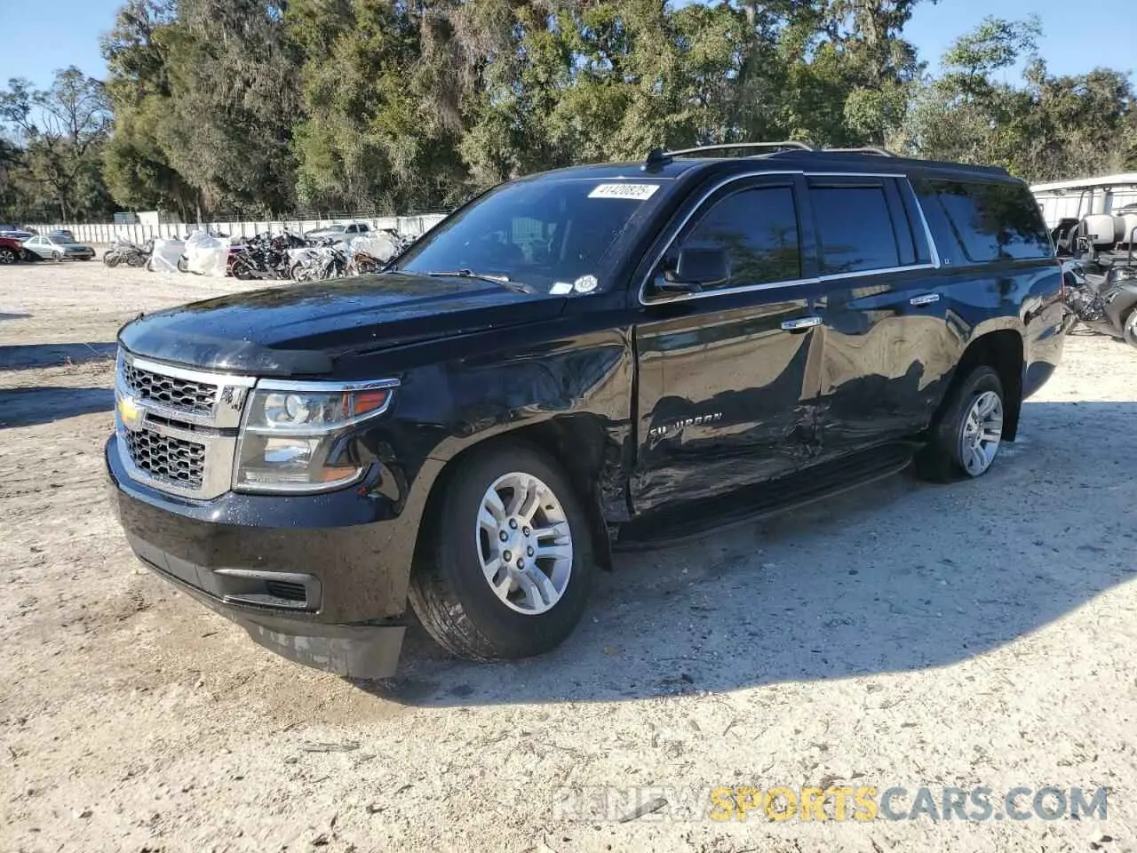 1 Photograph of a damaged car 1GNSCHKC6KR167393 CHEVROLET SUBURBAN 2019