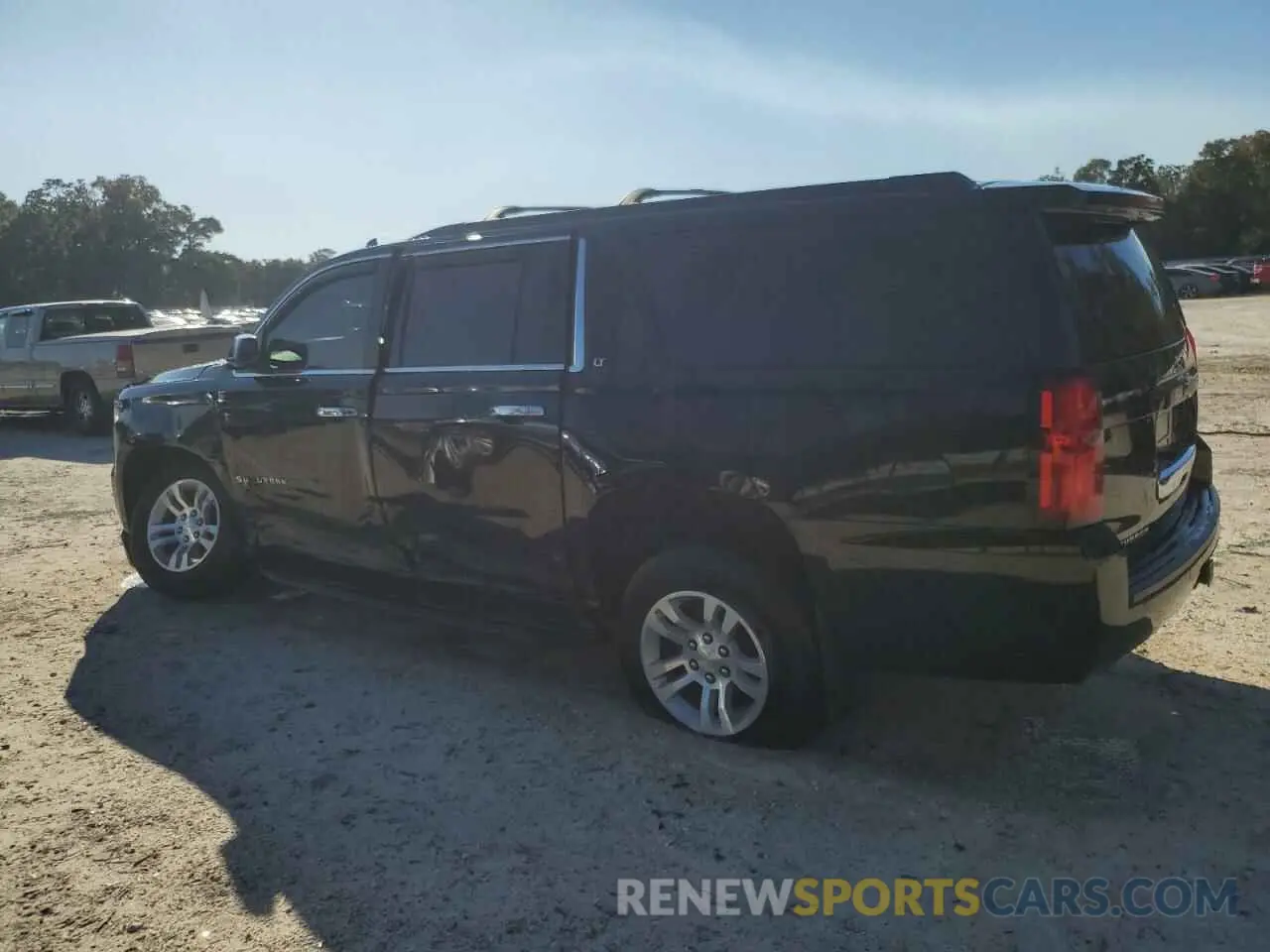 2 Photograph of a damaged car 1GNSCHKC6KR167393 CHEVROLET SUBURBAN 2019