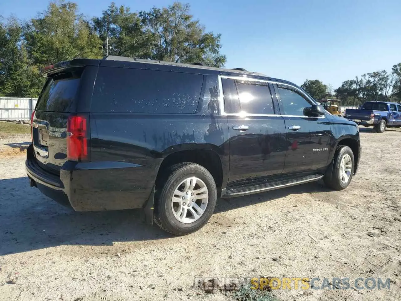 3 Photograph of a damaged car 1GNSCHKC6KR167393 CHEVROLET SUBURBAN 2019
