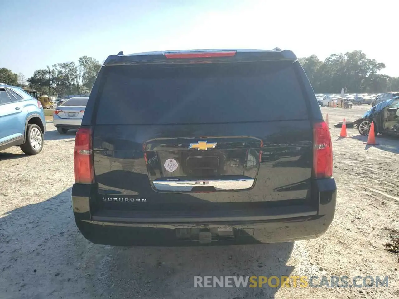 6 Photograph of a damaged car 1GNSCHKC6KR167393 CHEVROLET SUBURBAN 2019