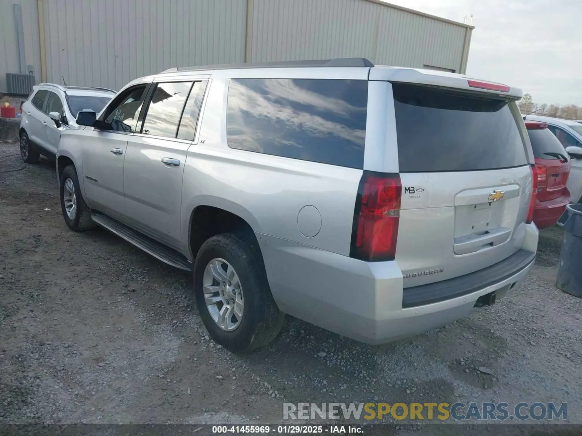 3 Photograph of a damaged car 1GNSCHKC7KR168732 CHEVROLET SUBURBAN 2019