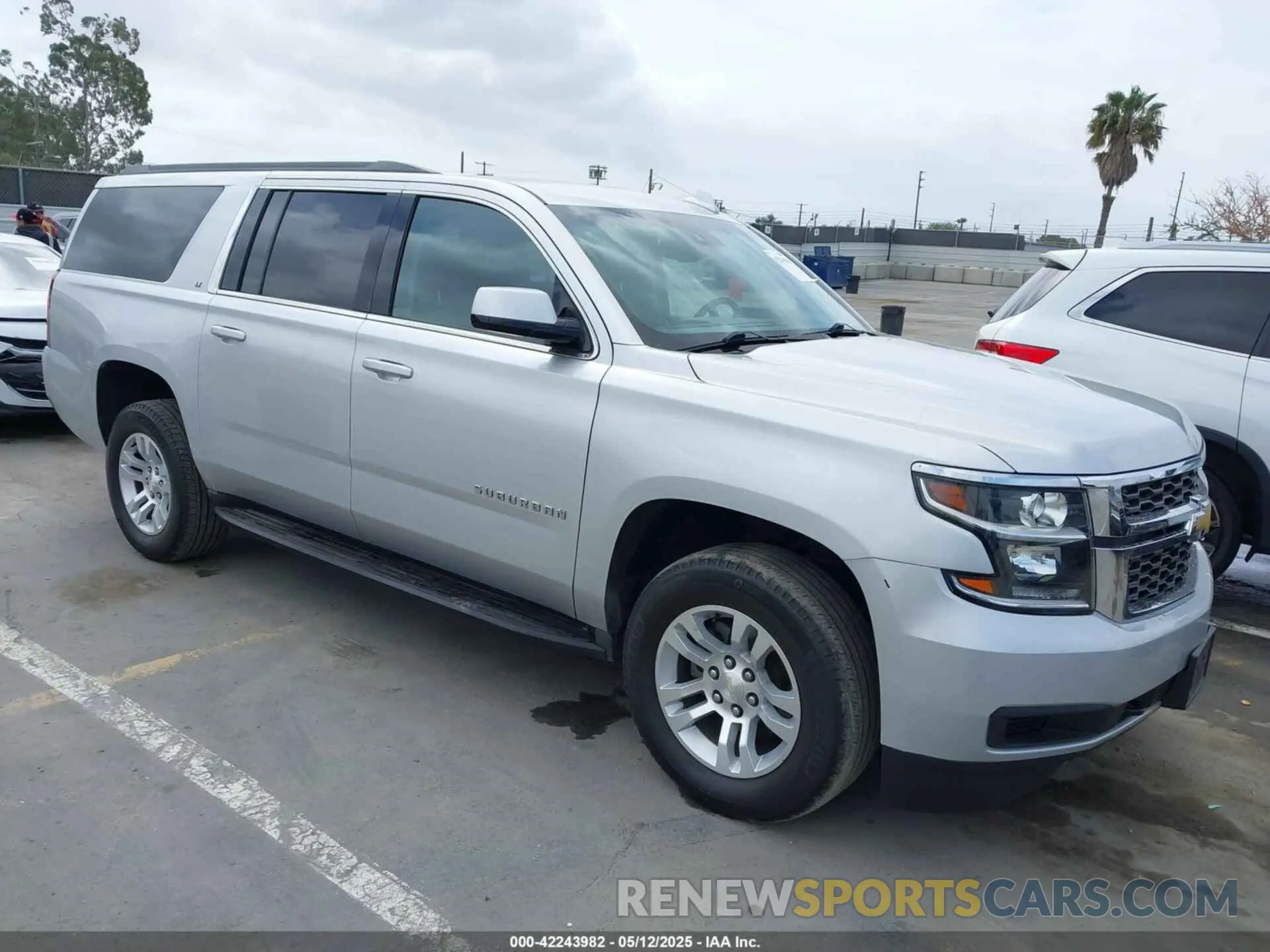 1 Photograph of a damaged car 1GNSCHKC8KR172885 CHEVROLET SUBURBAN 2019