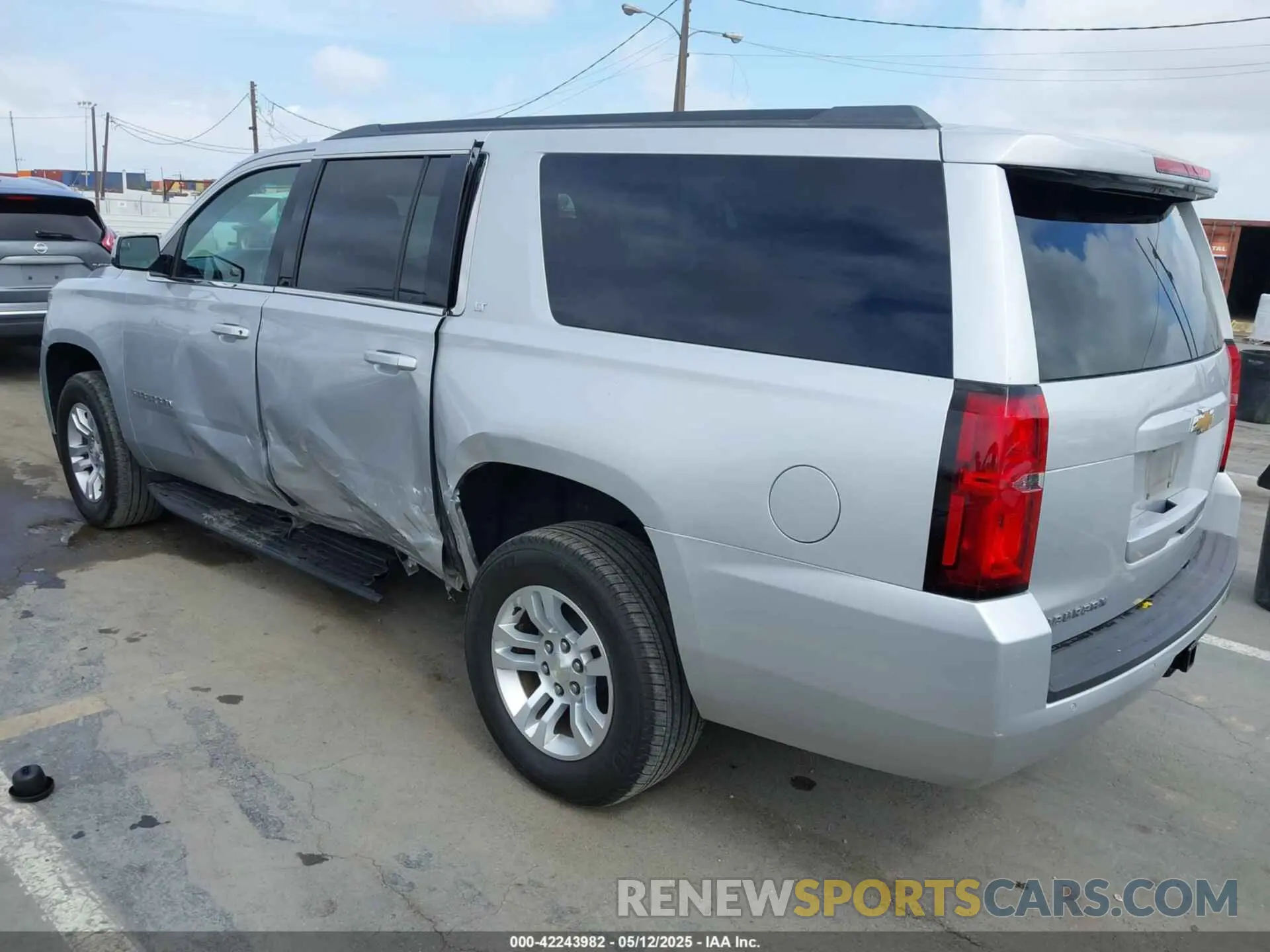 3 Photograph of a damaged car 1GNSCHKC8KR172885 CHEVROLET SUBURBAN 2019