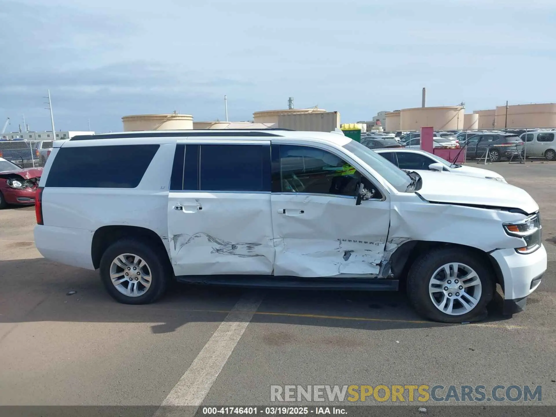 13 Photograph of a damaged car 1GNSCHKC8KR186222 CHEVROLET SUBURBAN 2019